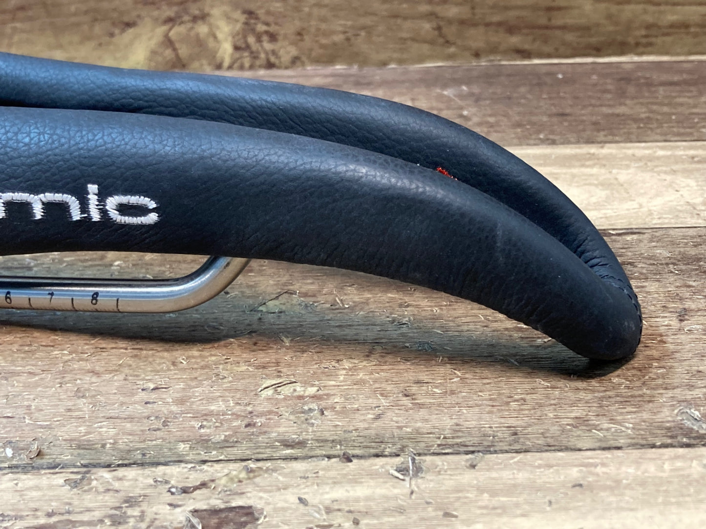 IL831 SELLE SMP dynamic サドル 黒 inox tube