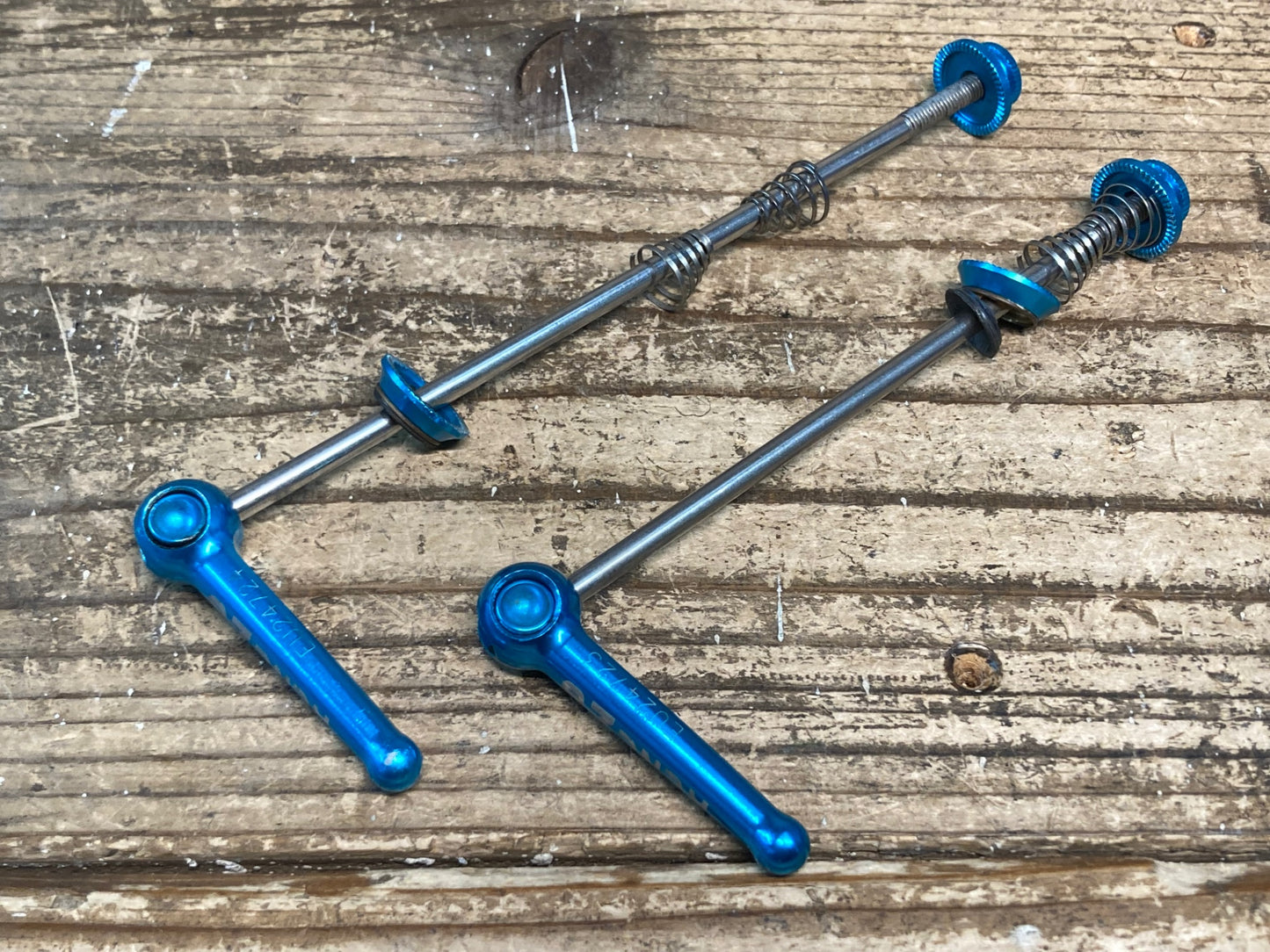 IX979 KCNC Z6 ステンレス クイックレリーズ 前後セット 100/130mm 青