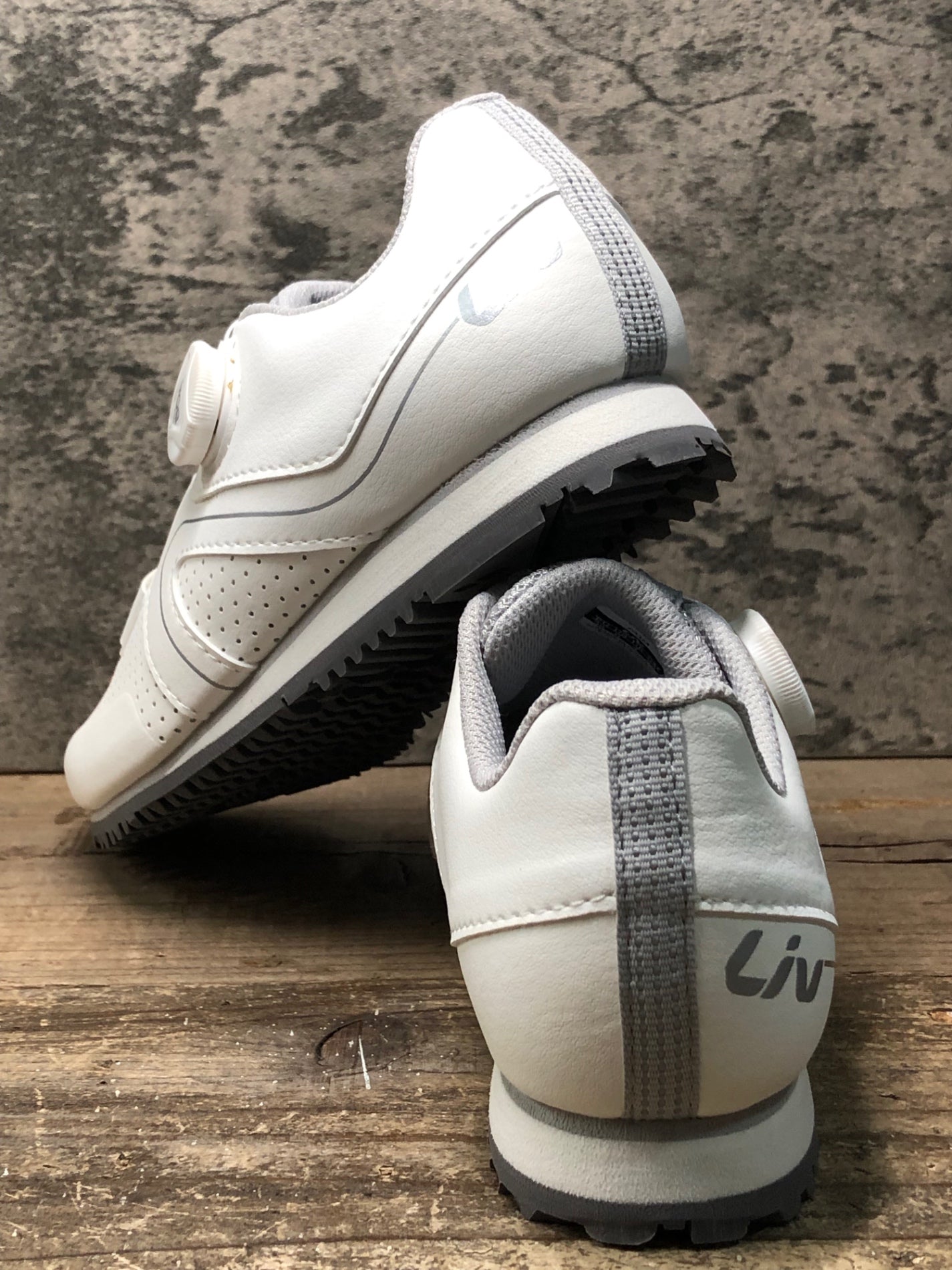 IV982 ジャイアント GIANT Liv FAMA boa フラットシューズ 白シルバー EU36