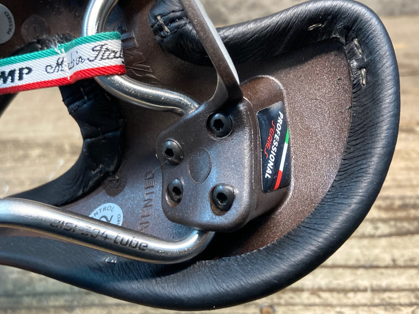 IX982 Selle SMP Forma サドル 黒 ステンレスレール aisi 304 tube