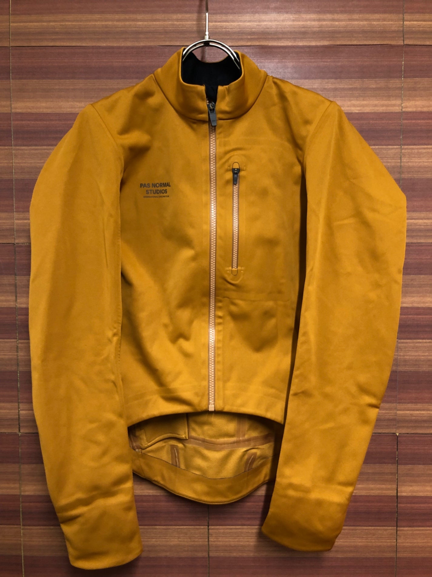 IO709 パスノーマルスタジオ PAS NORMAL STUDIOS Essential Thermal Jacket 長袖 サイクルジャケット バーンドオレンジ XS