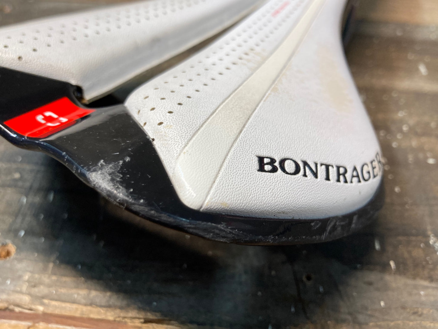 IN821 ボントレガー BONTRAGER PARADIGM XXX カーボンレール サドル 白 138mm