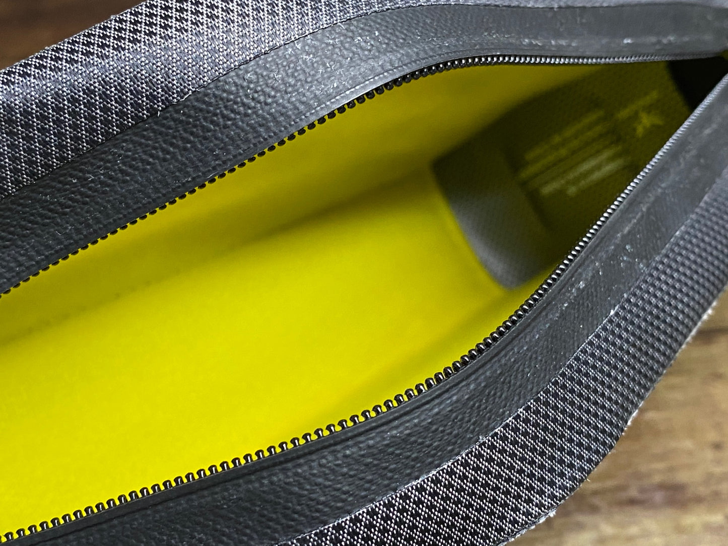 JC081 アピデュラ APIDURA ドライ エクスペディション トップチューブバッグ