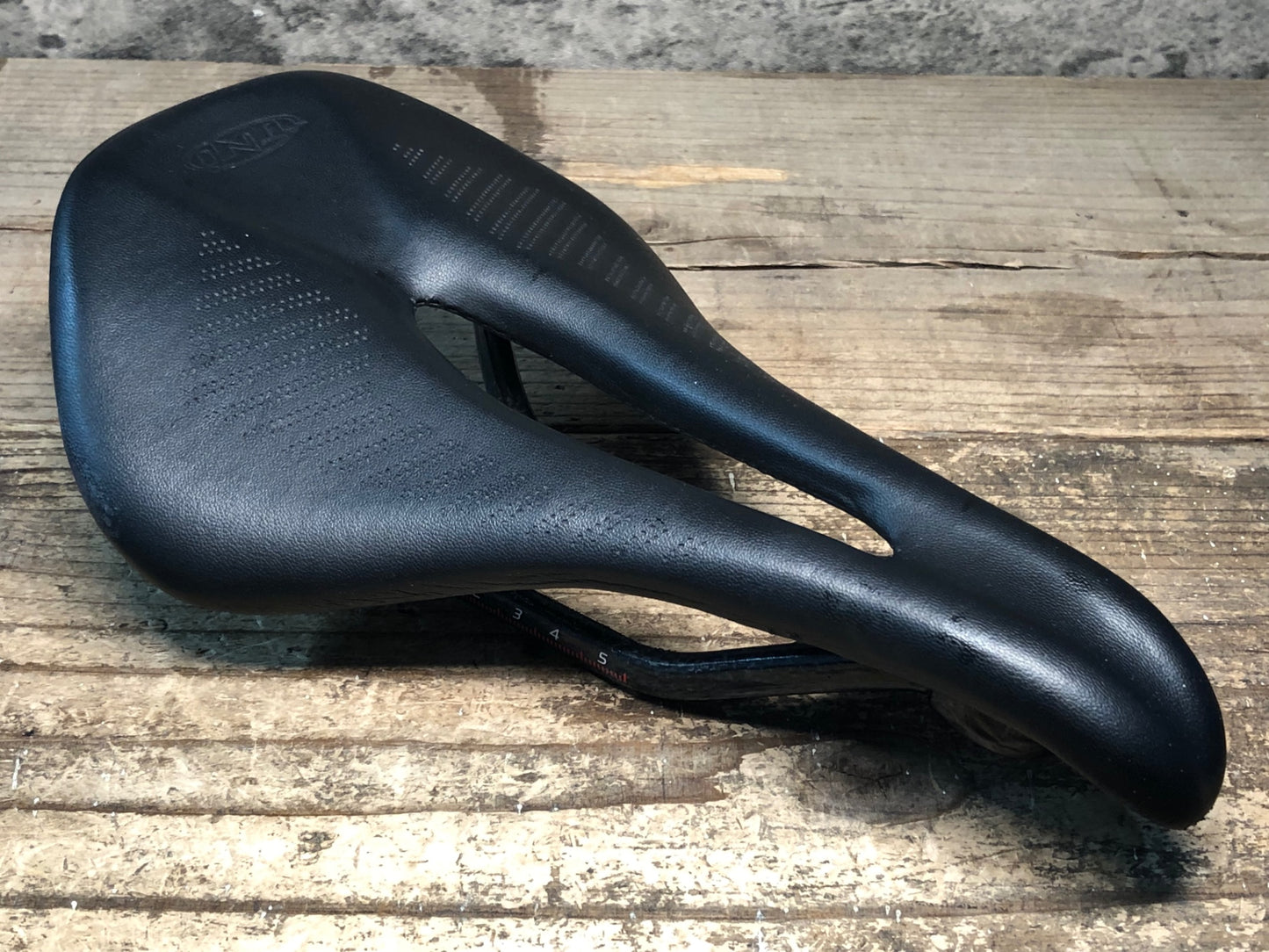 JA692 TNi ライトフライ Lite Fly サドル カーボンレール 実測153mm