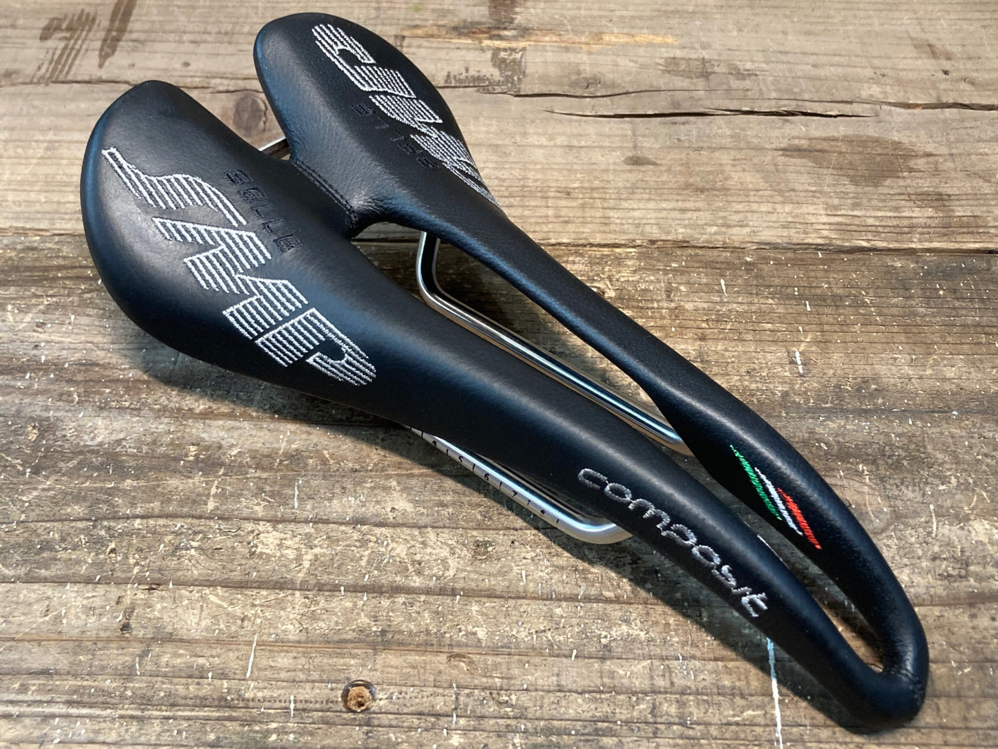 IQ539 SELLE SMP composit サドル 黒