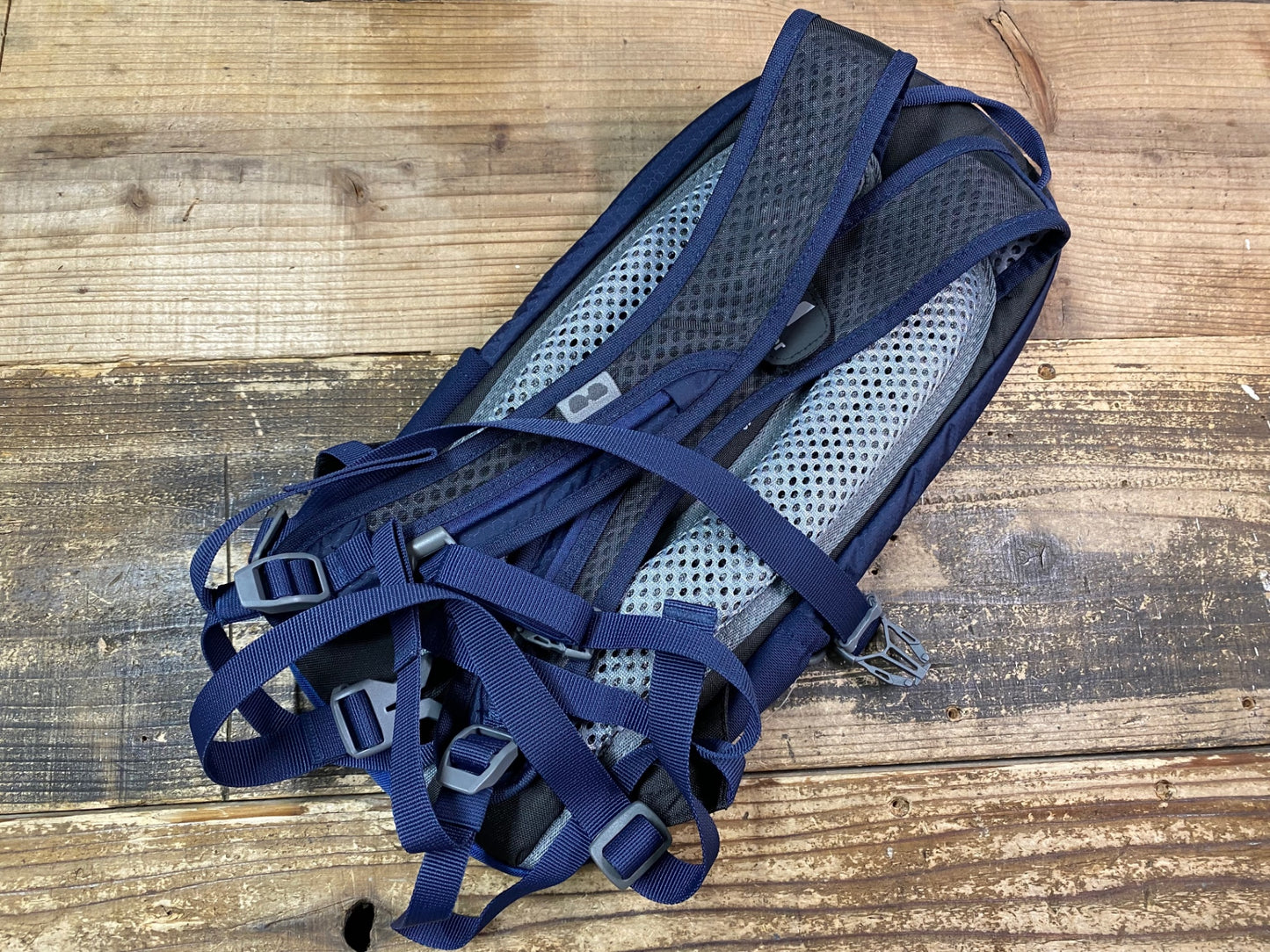 JA746 ドイター deuter ultora ride 6 バックパック リュック ネイビー