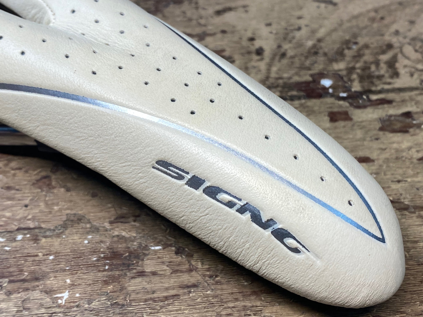 IF724 セライタリア Selle Italia SIGNG Gel Flow サドル 白