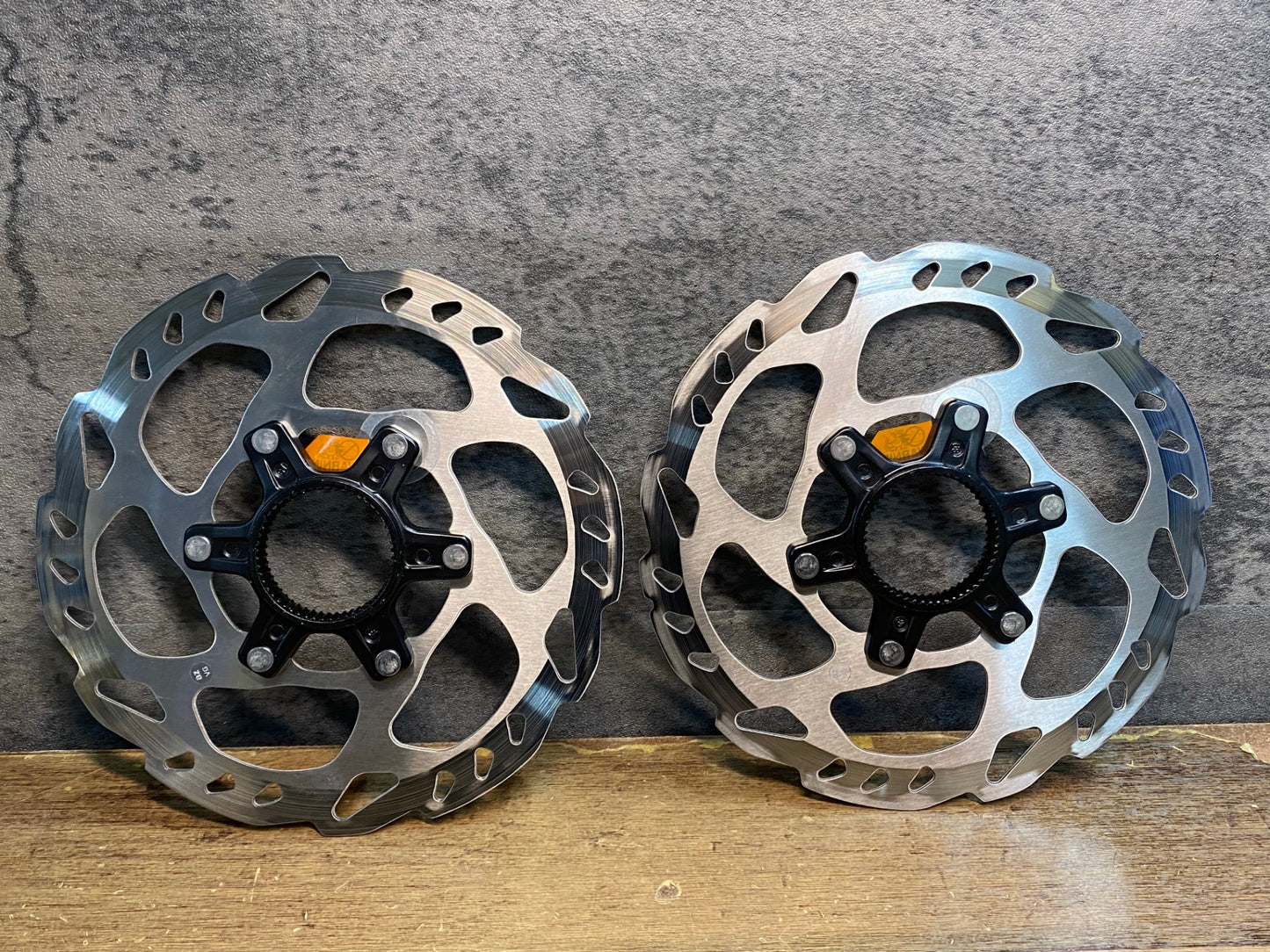 IZ037 シマノ SHIMANO SM-RT70-S ディスクブレーキローター 2枚セット
