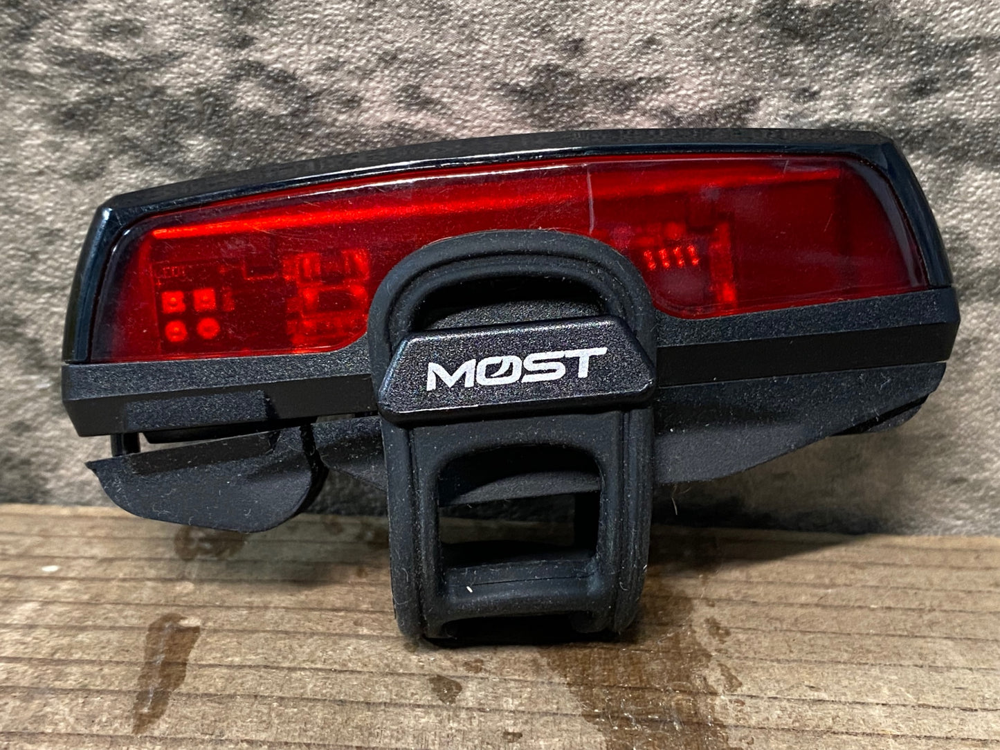 IT514 モスト MOST テールランプ 黒 赤 点灯確認済み
