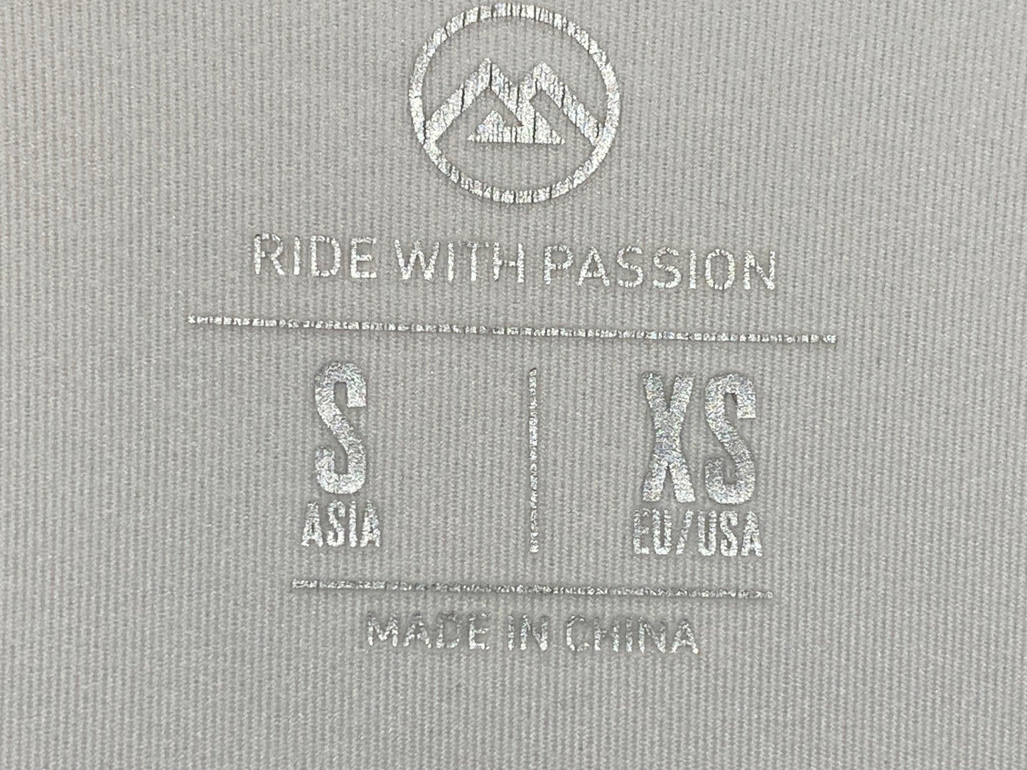 IY722 モントン MONTON ビブショーツ 白 S