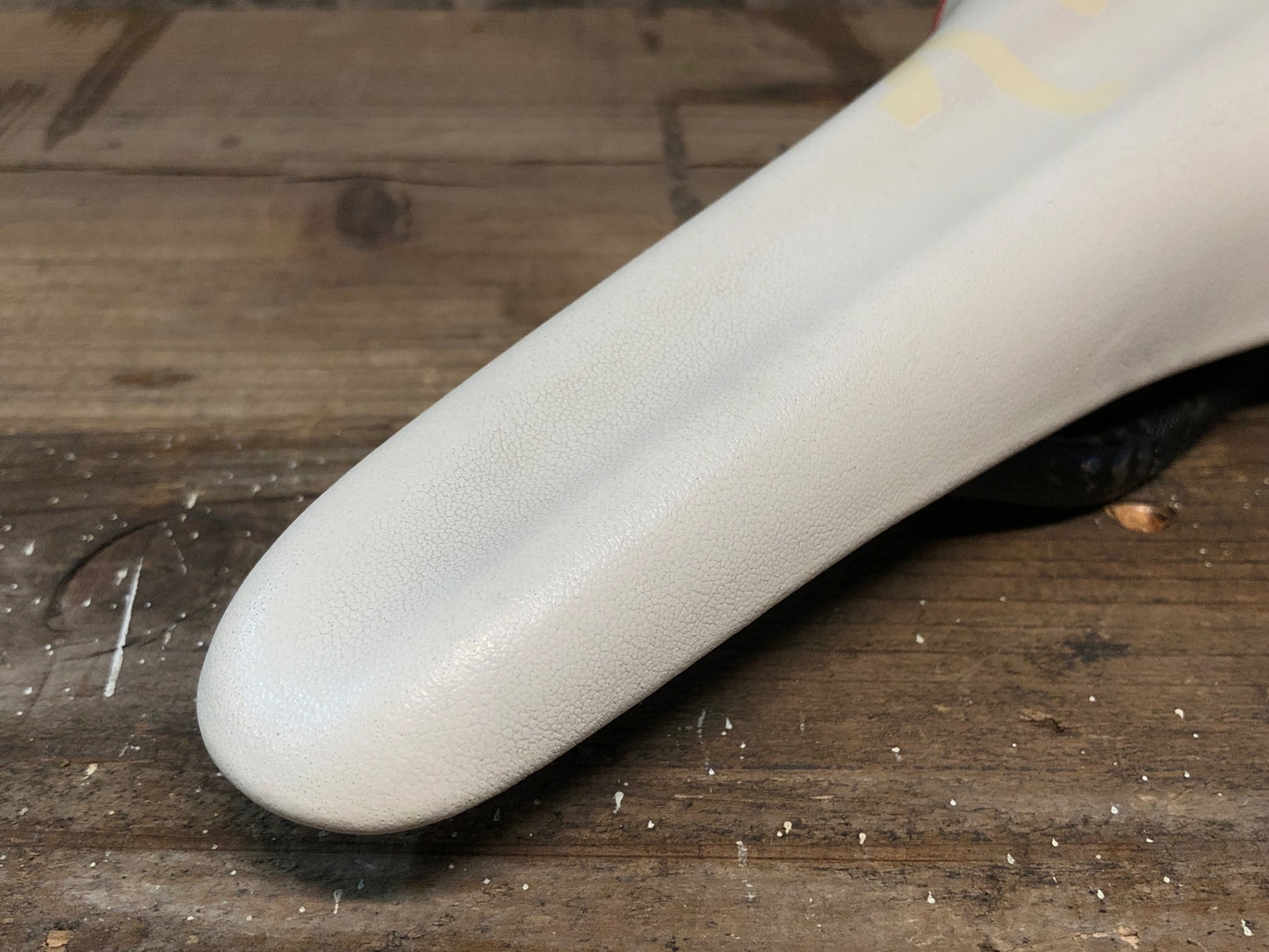 IN473 フィジーク fizik アリオネ ARIONE VS サドル 白赤 カーボンレール