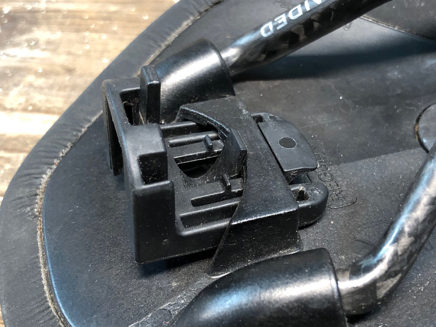 IN481 フィジーク fizik アンタレス ANTARES R1 OPEN CARBON BRAIDED サドル 140mm