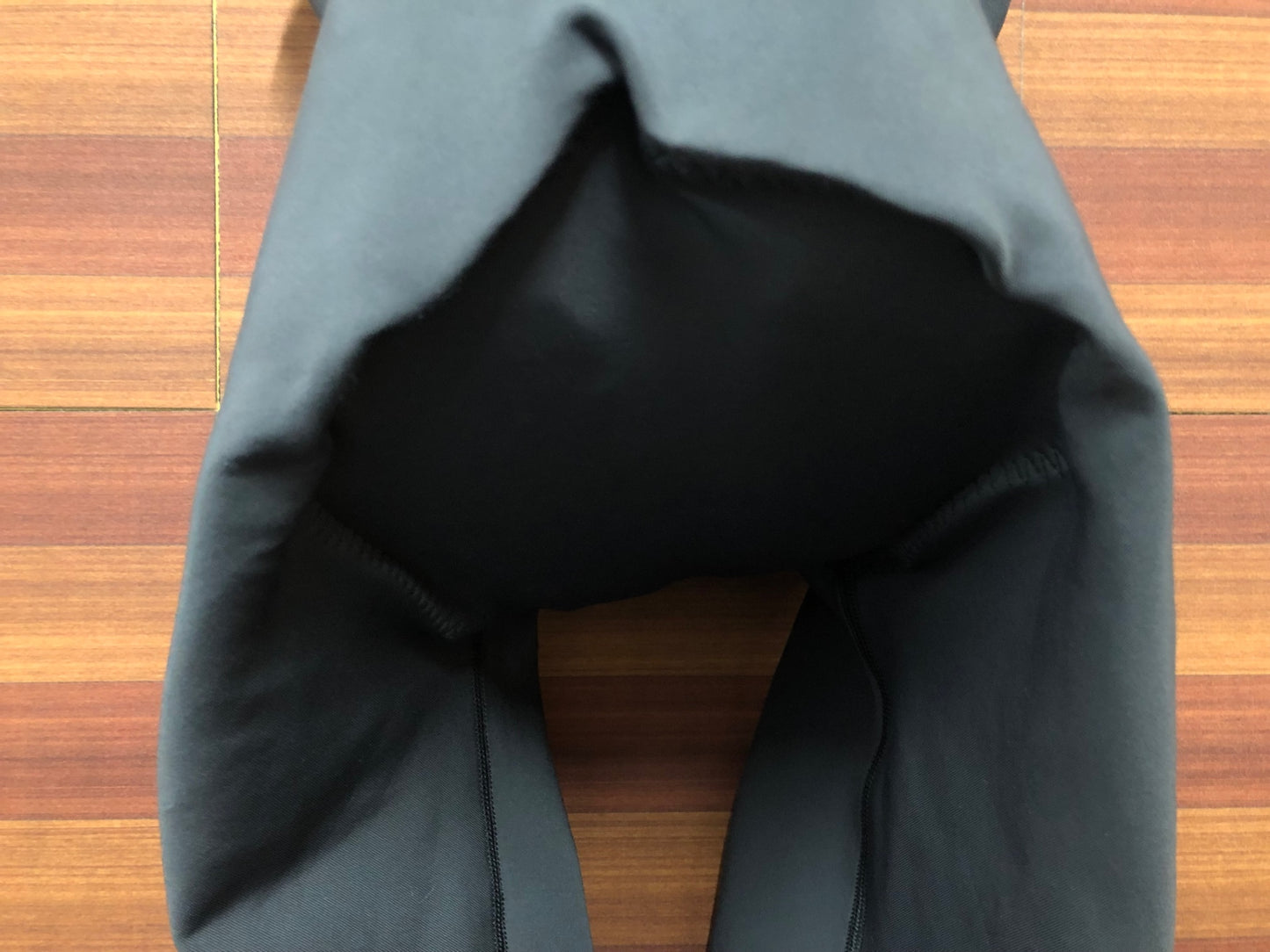 IO533 ヴェロビチ velobici MODERNIST THERMAL BIB SHORTS ビブショーツ グレー 4