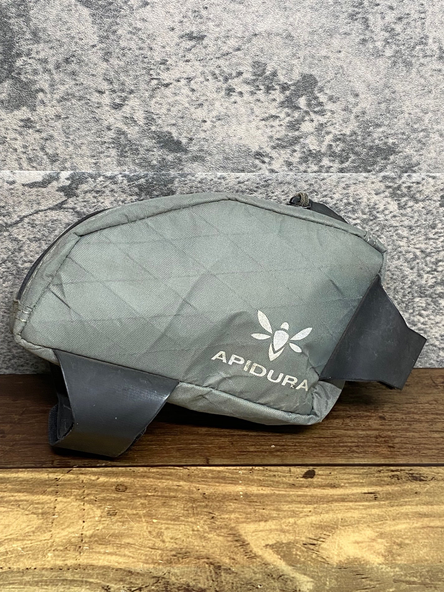 JA611 アピデュラ APIDURA EXPEDITION TOOL PACK サドルバッグ グレー 0.5L