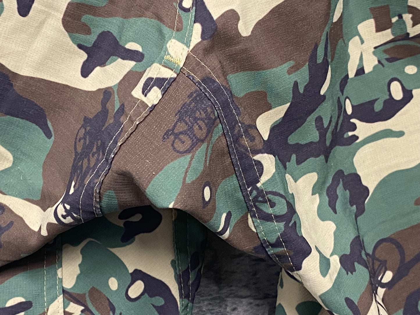 IY662 パールイズミ PEARL iZUMi ハーフパンツ カモフラージュ XL ※ほつれ