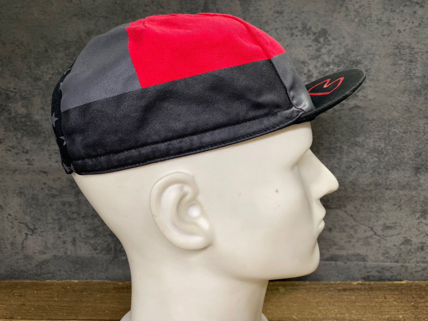 IZ748 ラファ Rapha サイクルキャップ 黒 赤