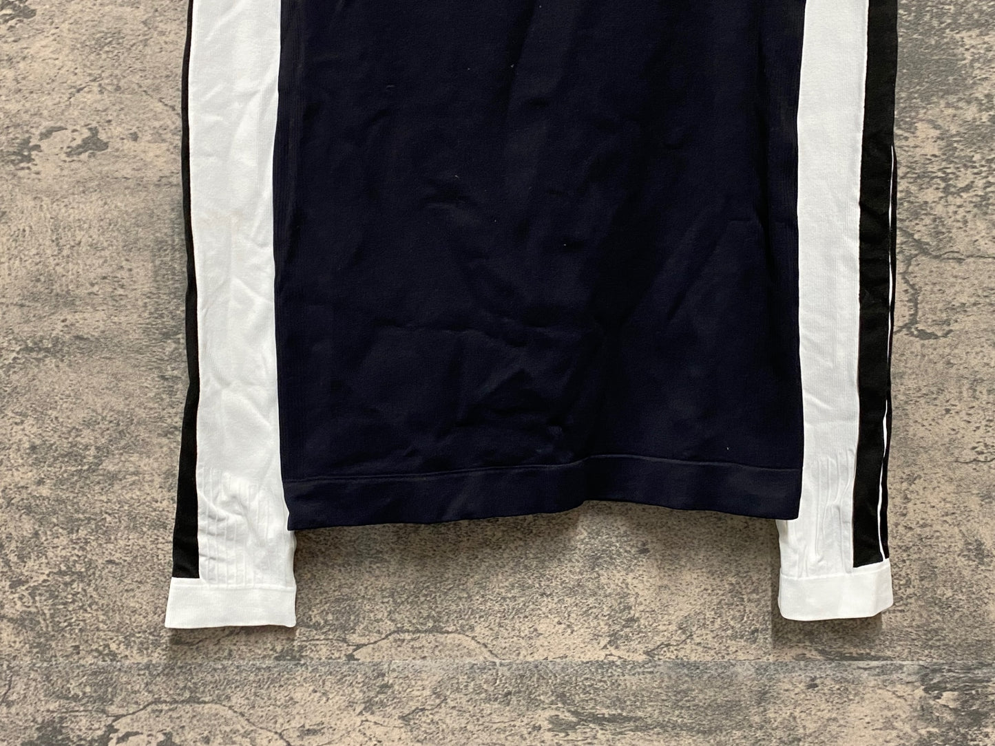 JB297 アソス assos SKINFOIL 4.4 長袖 ベースレイヤー 黒 白 SIZE Ⅱ WINTER