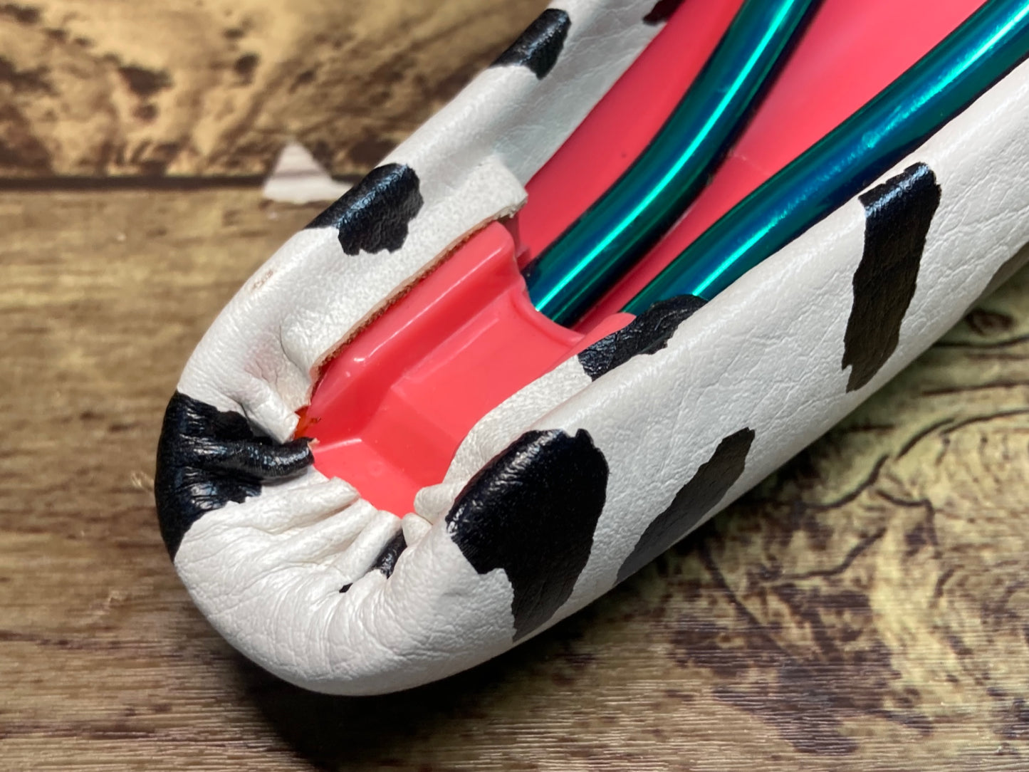 IS207 カシマックス KASHIMAX aero サドル ピンク 白黒