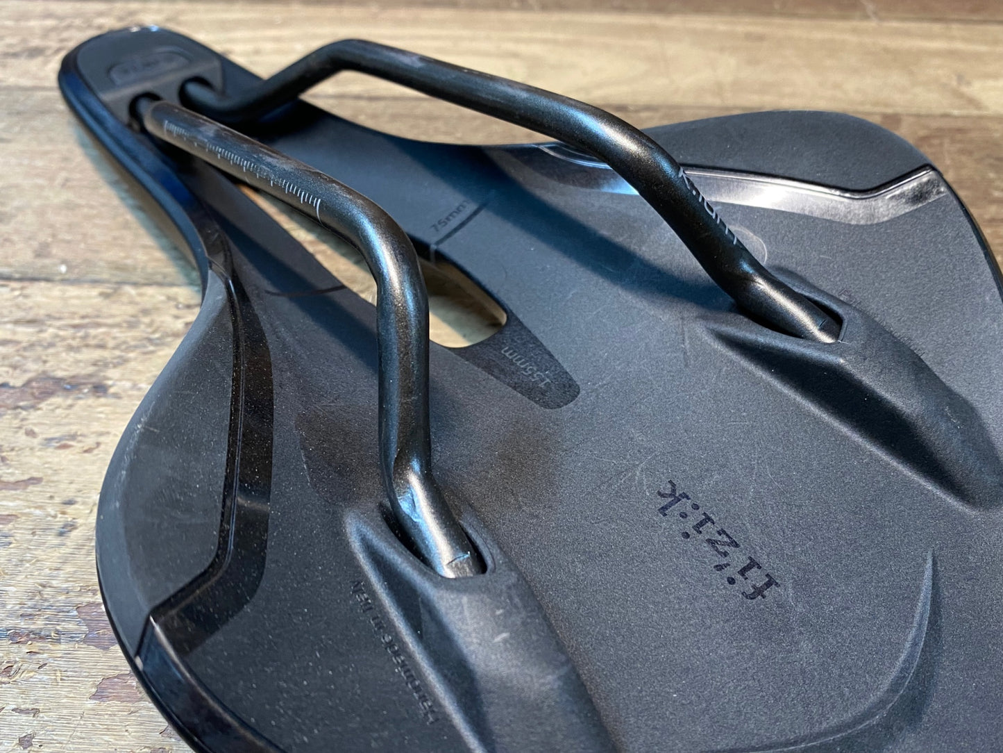 IM939 フィジーク Fizik TEMPO ALIANTE R3 サドル KIUMレール 155mm