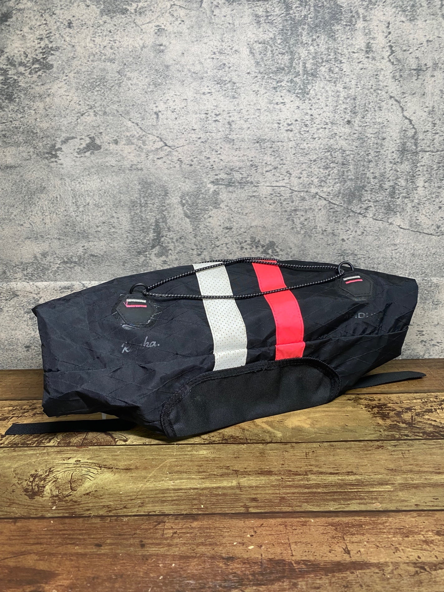 JA605 アピデュラ APIDURA ラファ Rapha ハンドルバーバッグ バッグ 黒 ピンク