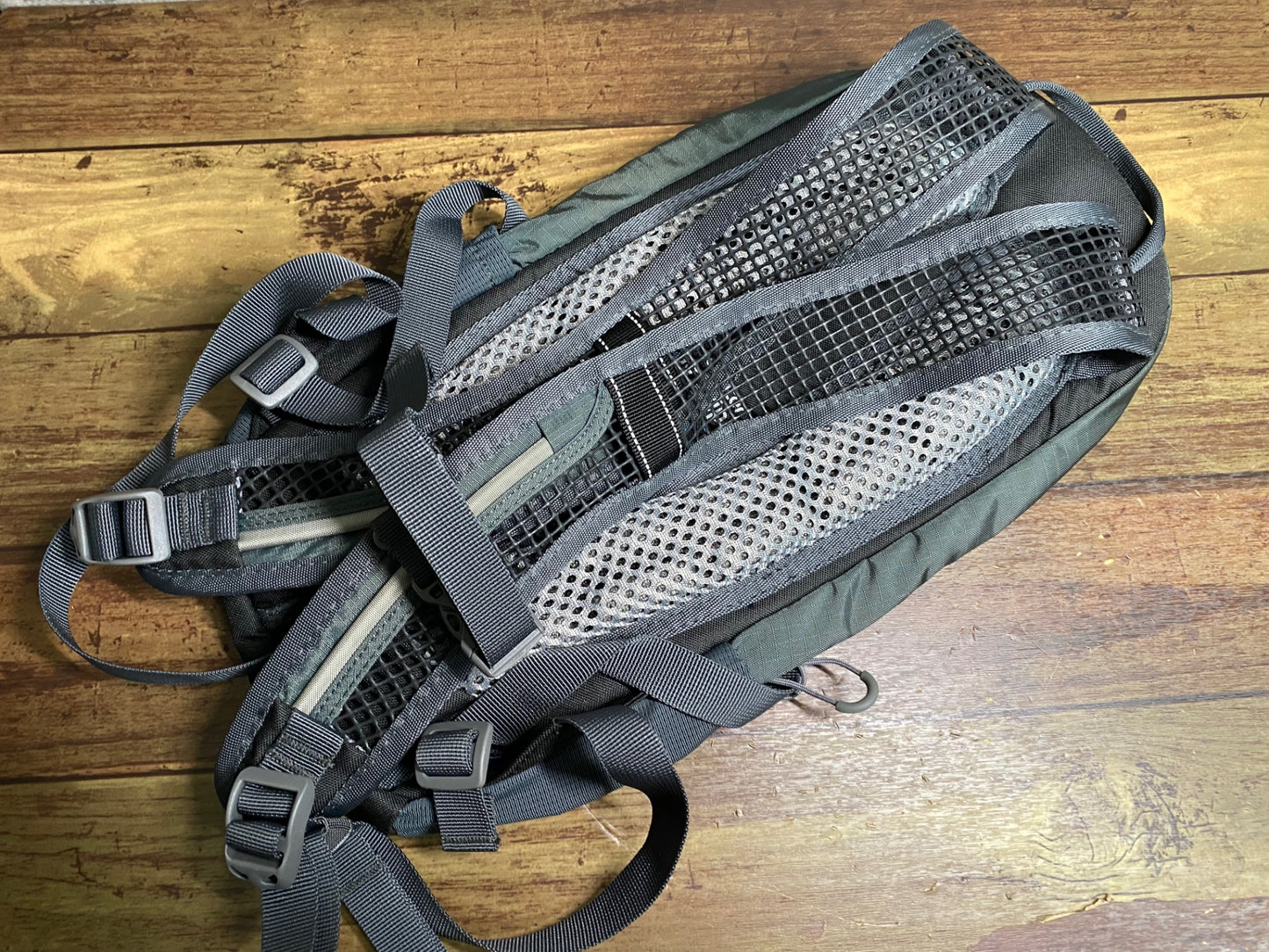 JB440 ドイター deuter ウルトラライド6 バックパック 赤 ※タバコ臭あり