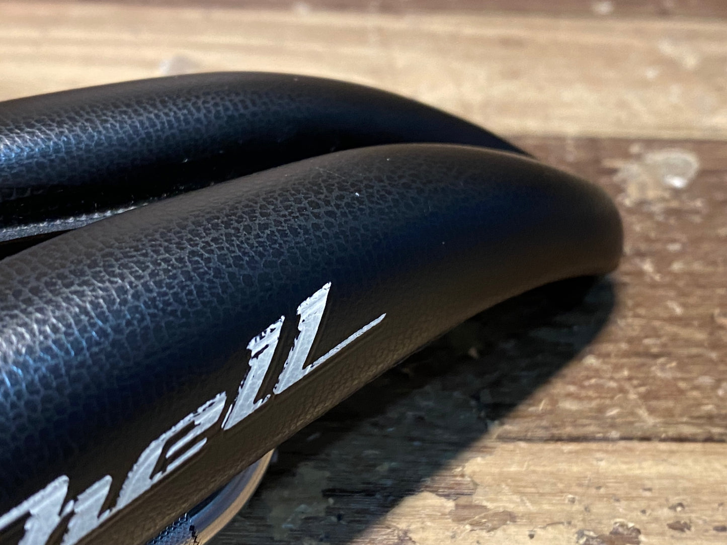 IH069 セラ SELLE SMP ヘル HELL サドル INOX TUBE 黒