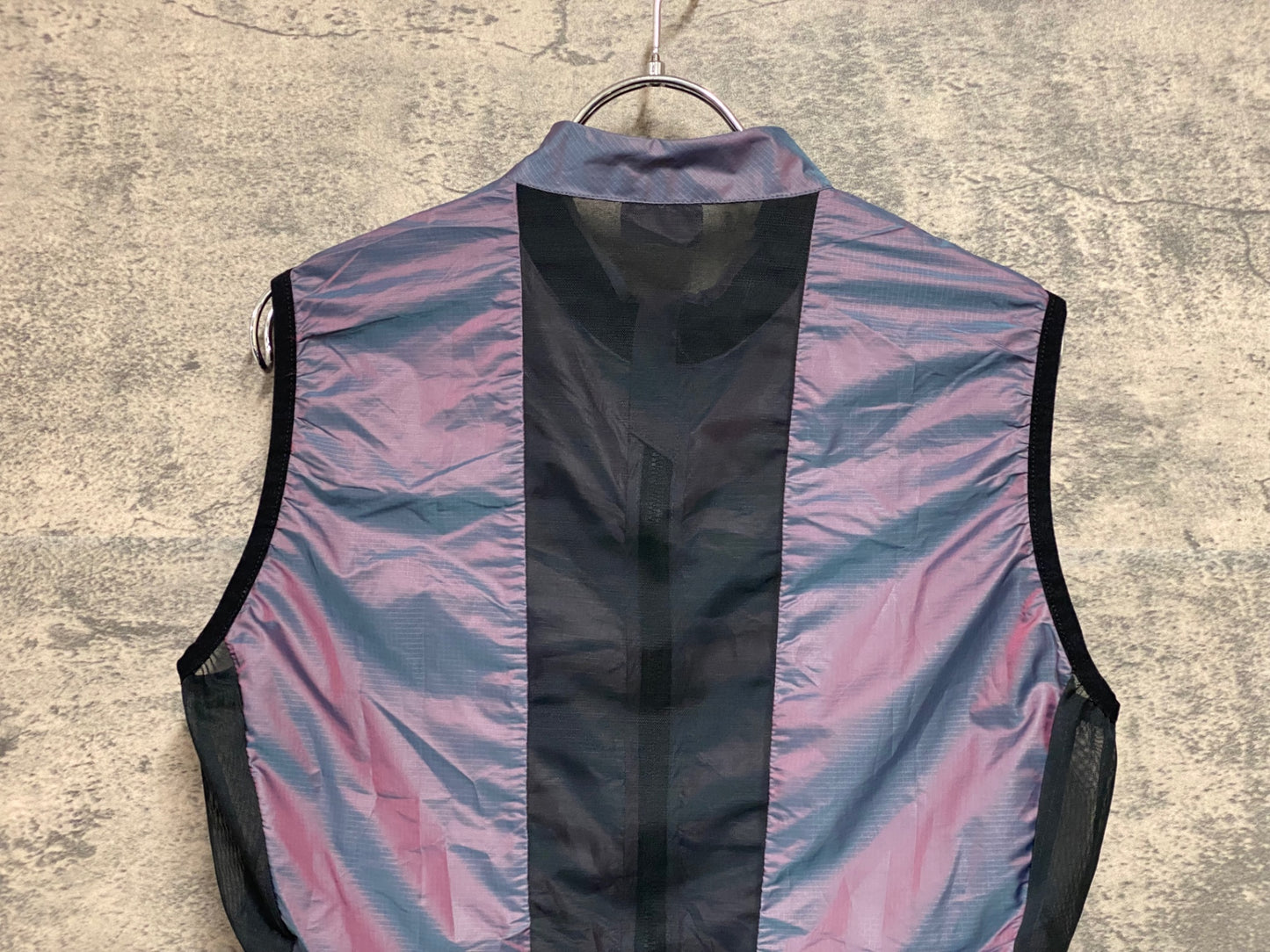 JC046 ユニバーサルカラーズ Universal Colours ジレ サイクルベスト Iridescent Green/Red L