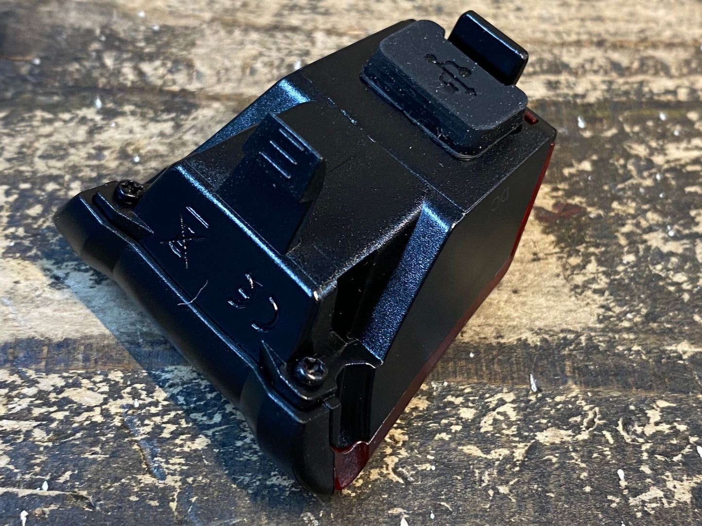 IV821 ジャイアント GIANT Numen+ Uniclip TL テールライト