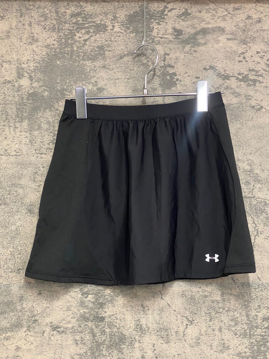 IW599 アンダーアーマー UNDER ARMOUR スカート 黒 SM