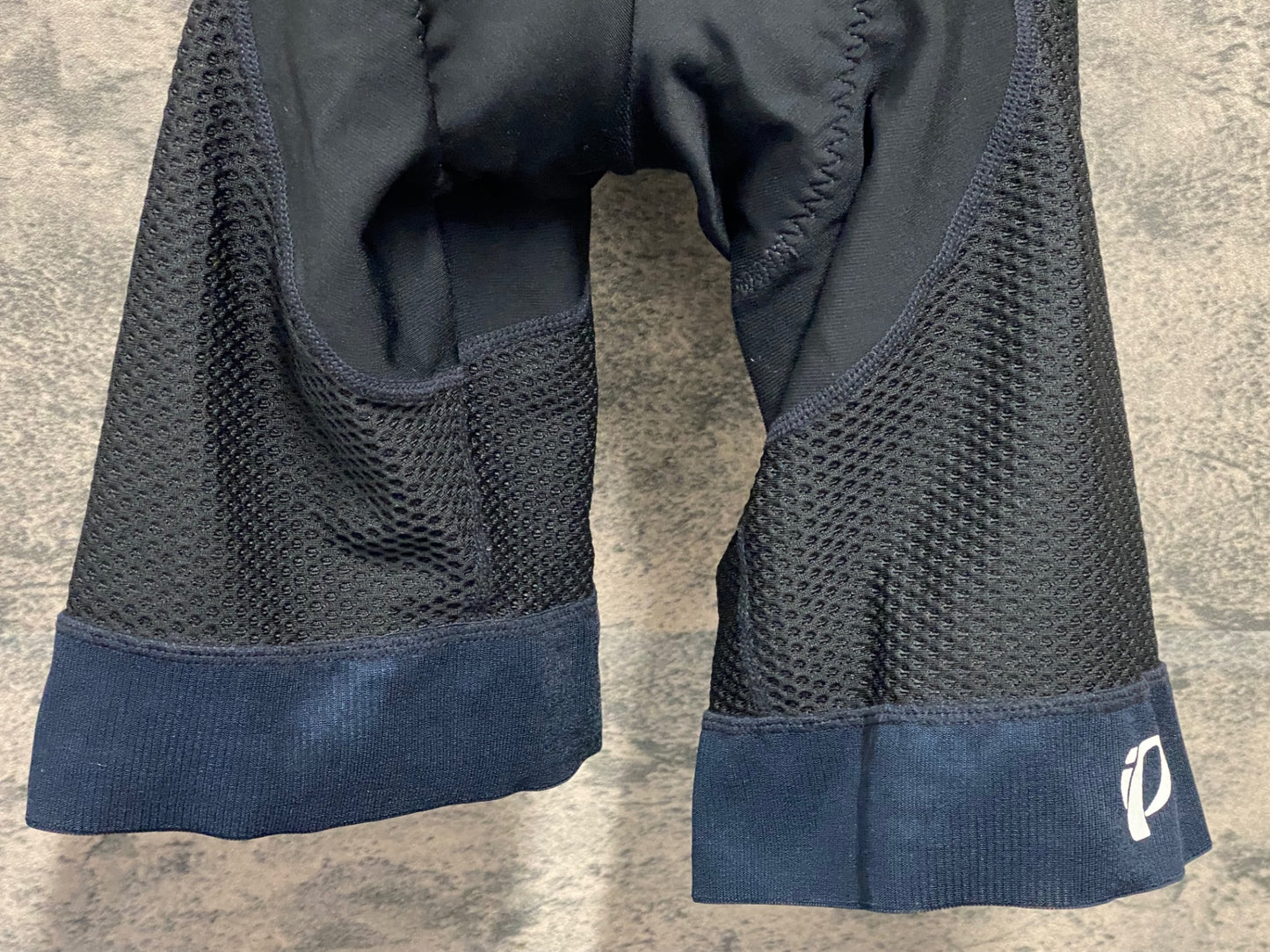 IY680 パールイズミ PEARL iZUMi ビブショーツ M 3DR 黒