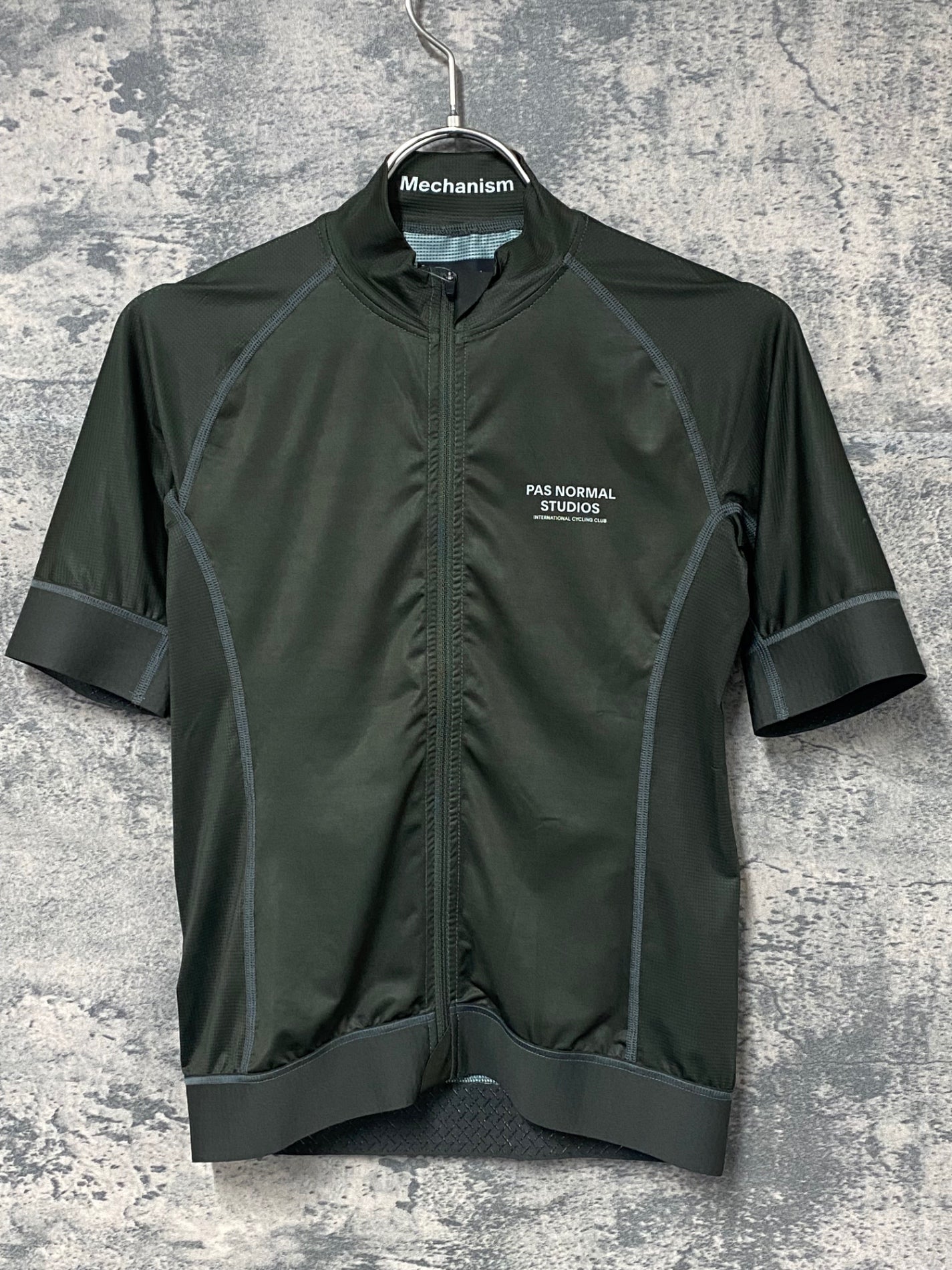 JC405 パスノーマルスタジオ Pas Normal Studios | Men's Mechanism Jersey 半袖 サイクルジャージ ダークオリーブ S