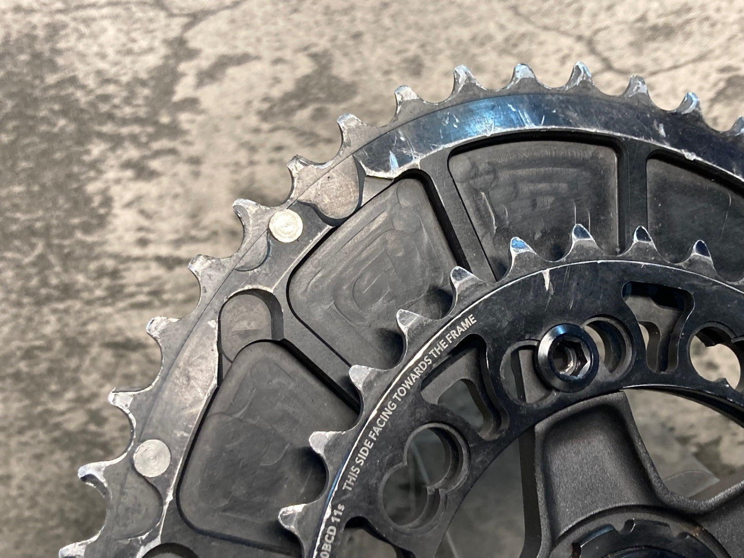 IS068 ROTOR 2in POWER クランクセット 楕円 チェーンリング 52-36 充電器付属 右クランクのみ