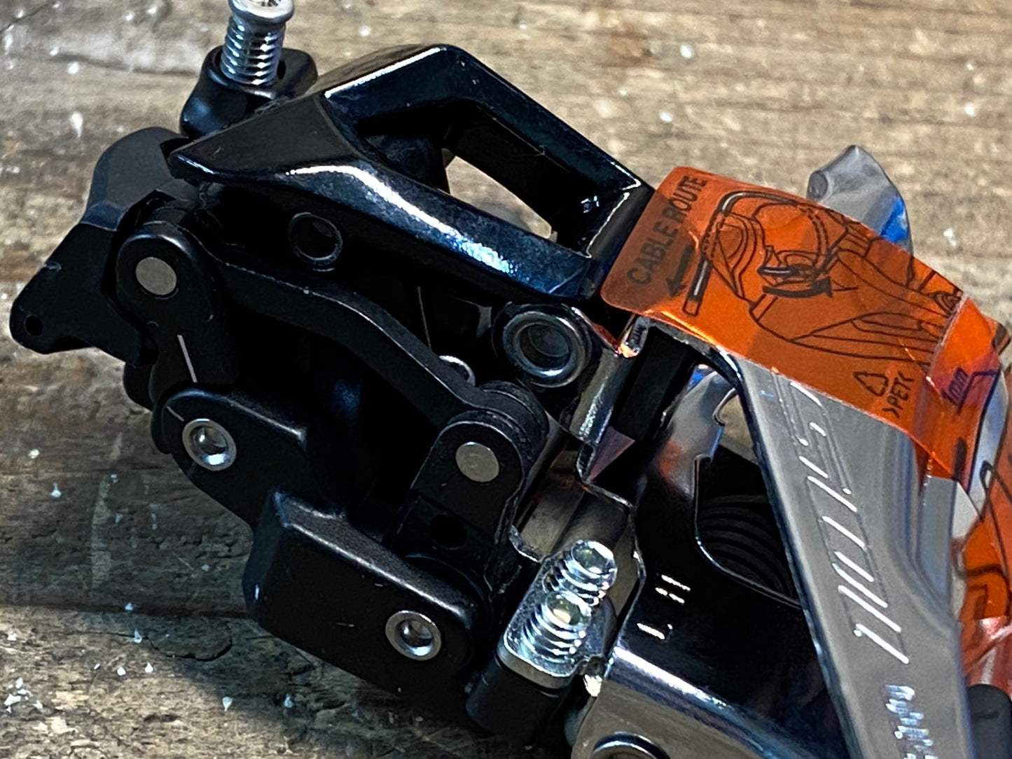 IR379 シマノ SHIMANO 105 FD-R7000 直付 フロントディレイラー