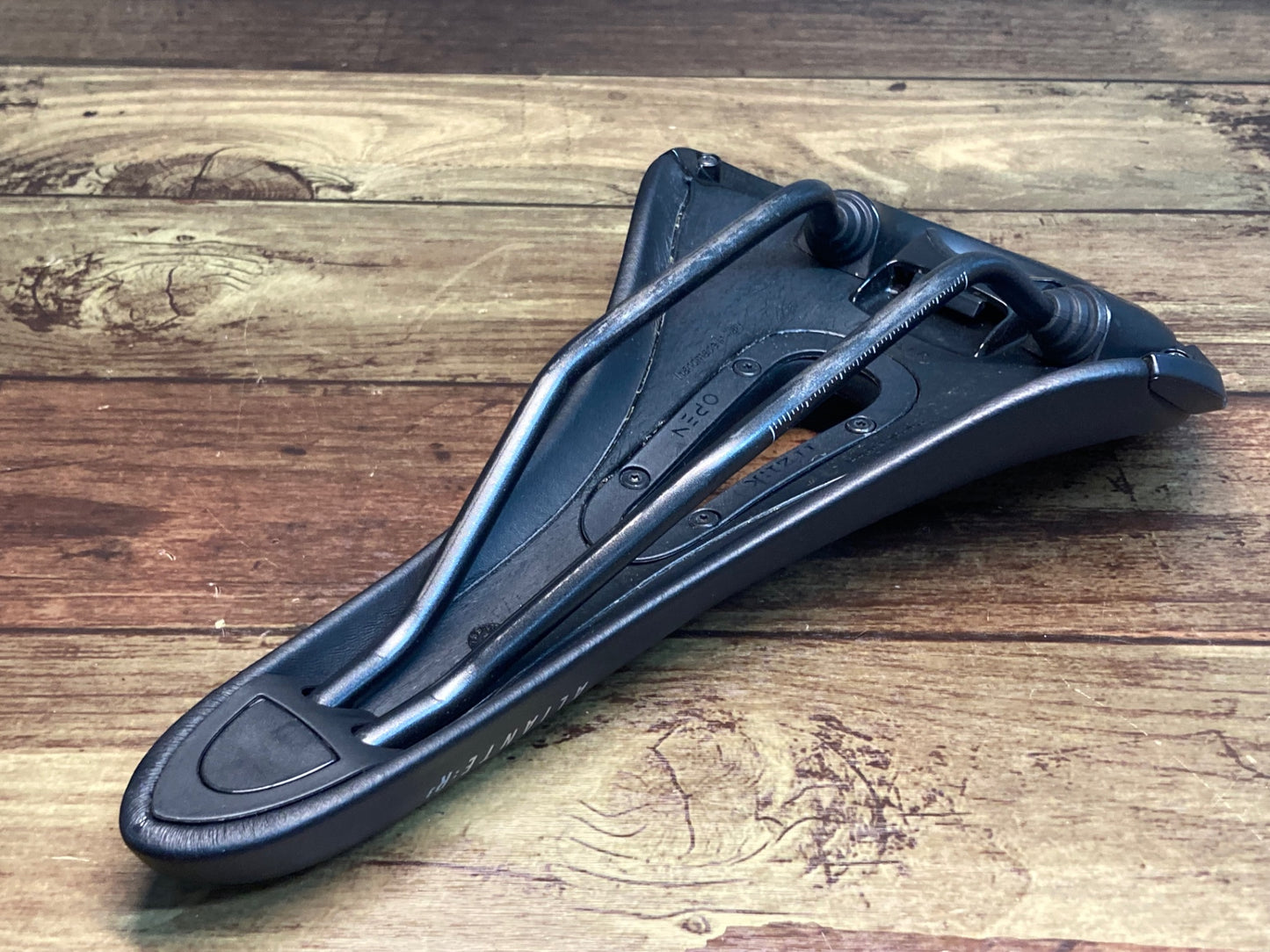 IX481 フィジーク fizik アリアンテ ALIANTE R3 REGULAR OPEN kiumレール サドル 黒