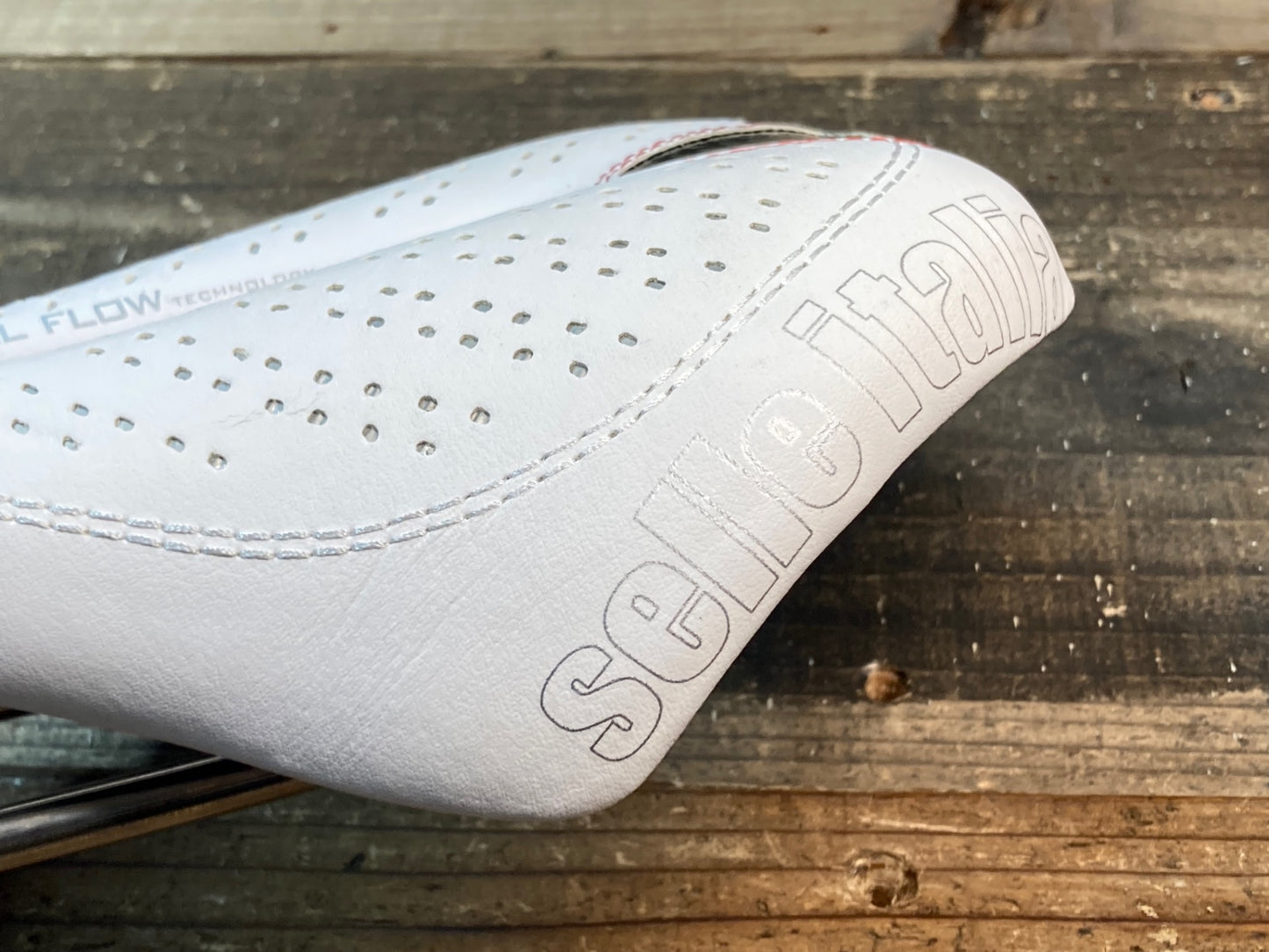 IP823 セライタリア selle italia フライト FLITE GEL FLOW TI316レール 白