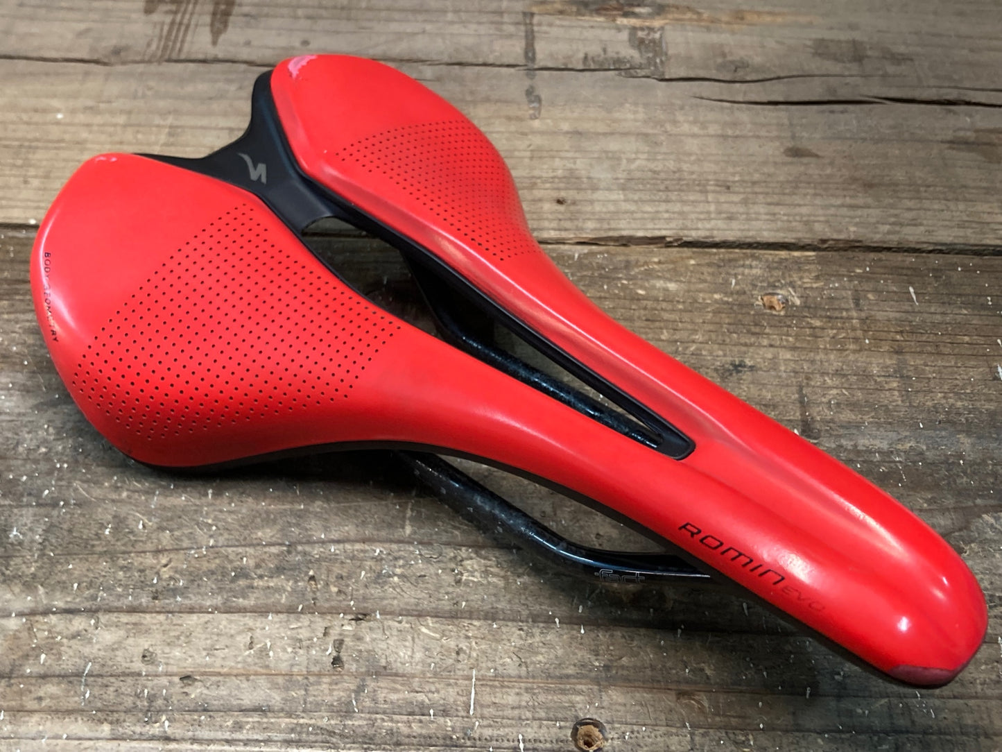 IQ571 スペシャライズド SPECIALIZED ローミン ROMIN EVO サドル カーボンレール 155mm