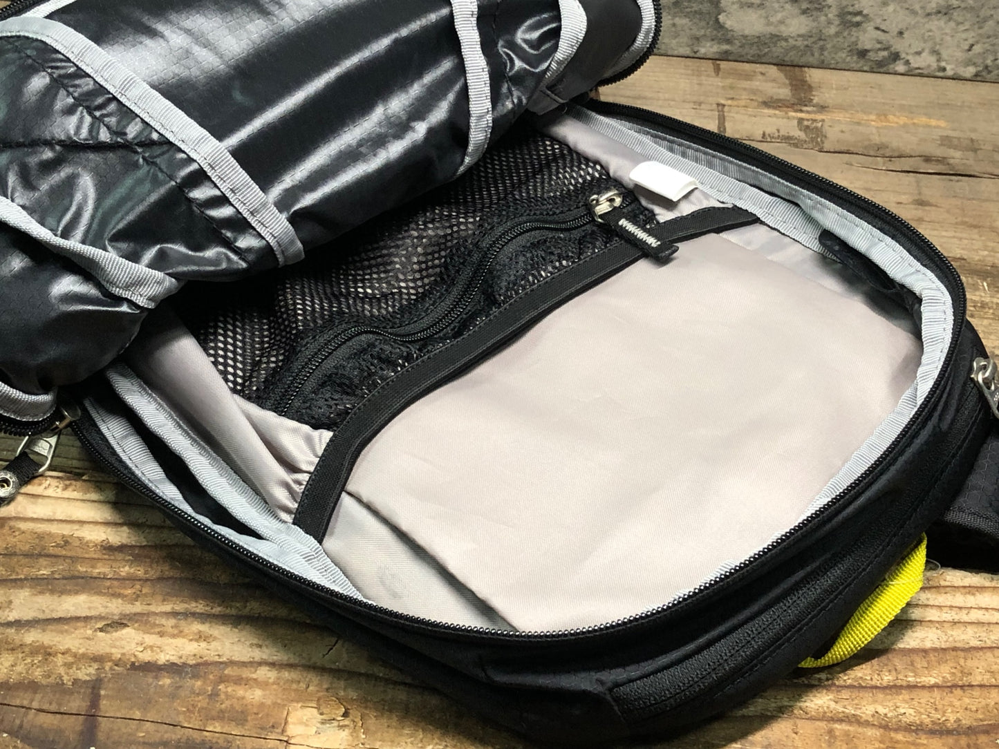 IV547 ドイター deuter RACE X 12 リュックサック バックパック 黒