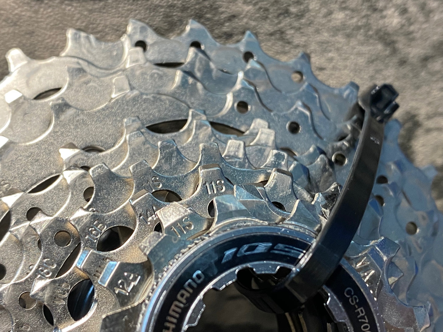 IW628 シマノ SHIMANO 105 CS-R7000 スプロケット 11-32T 11S