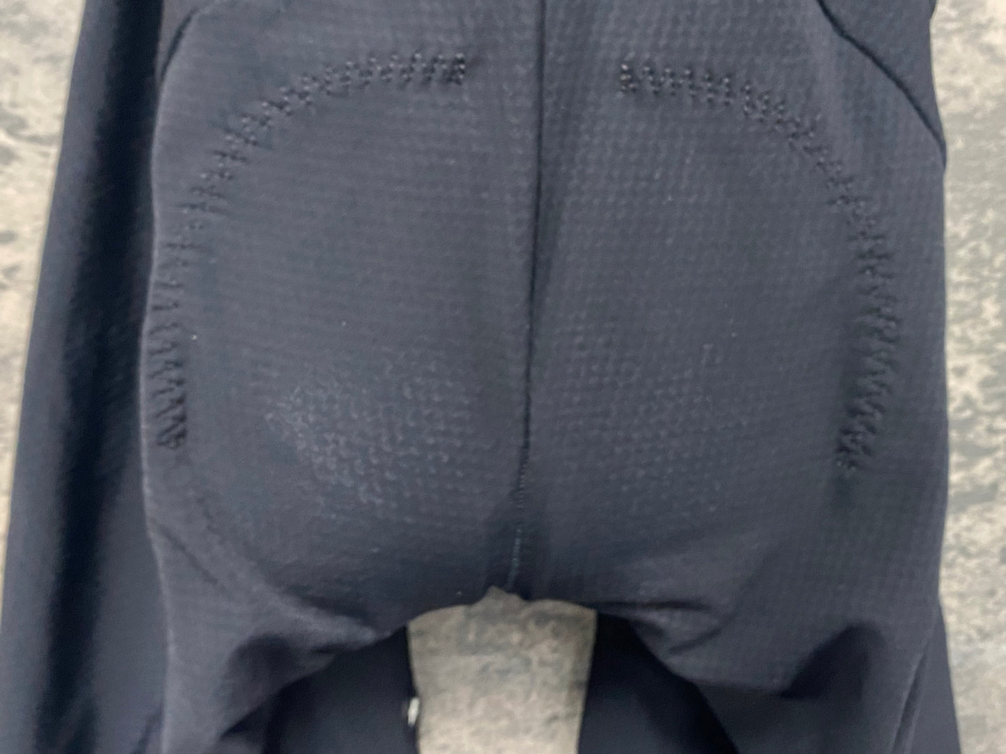 JA406 アソス assos T.tiburu.s ビブショーツ 黒 M ※パッド擦れ、汚れ