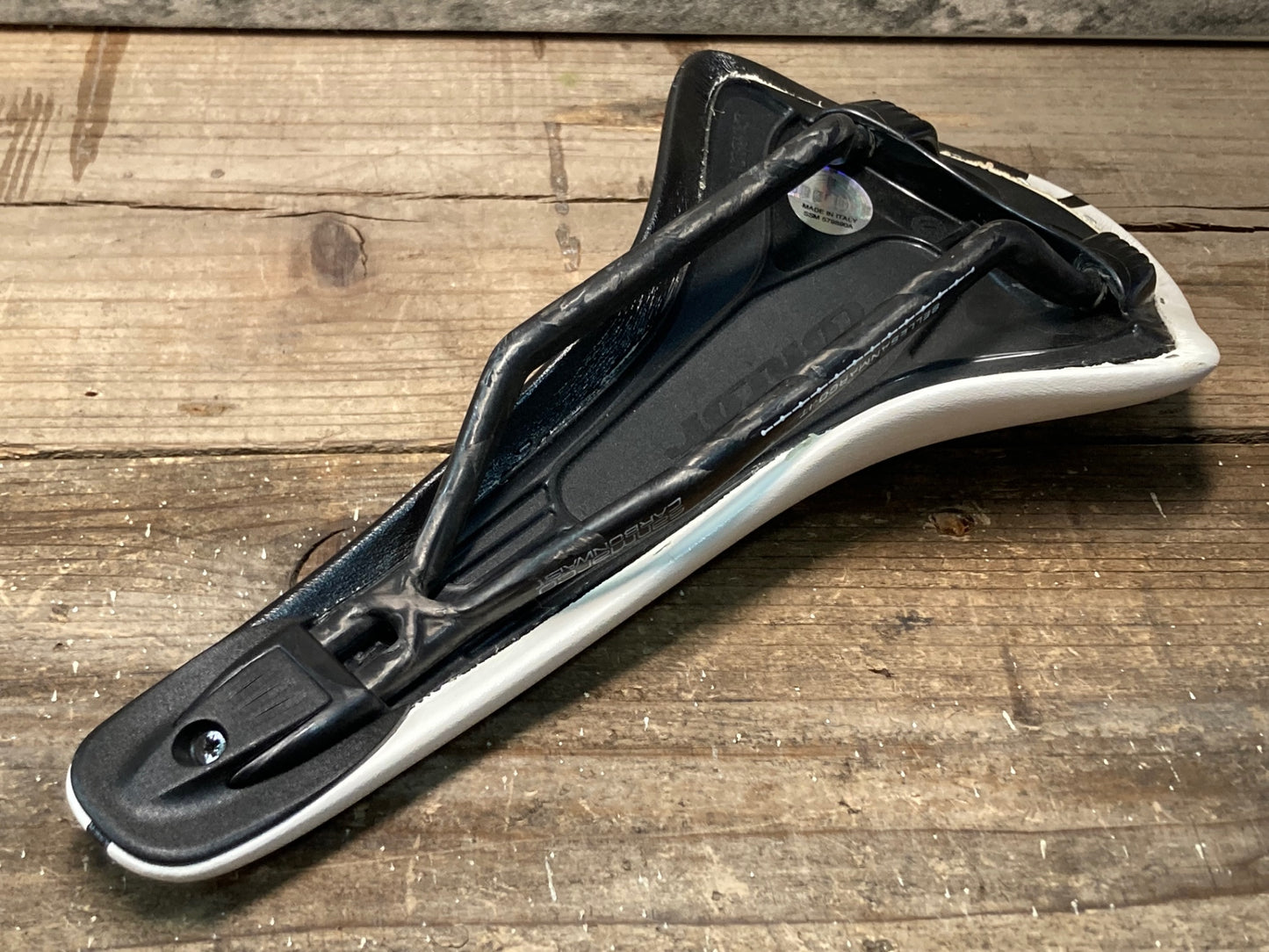 IQ575 セラサンマルコ selle sanmarco コンコール CONCOR CARBON FX サドル 白黒 カーボンレール