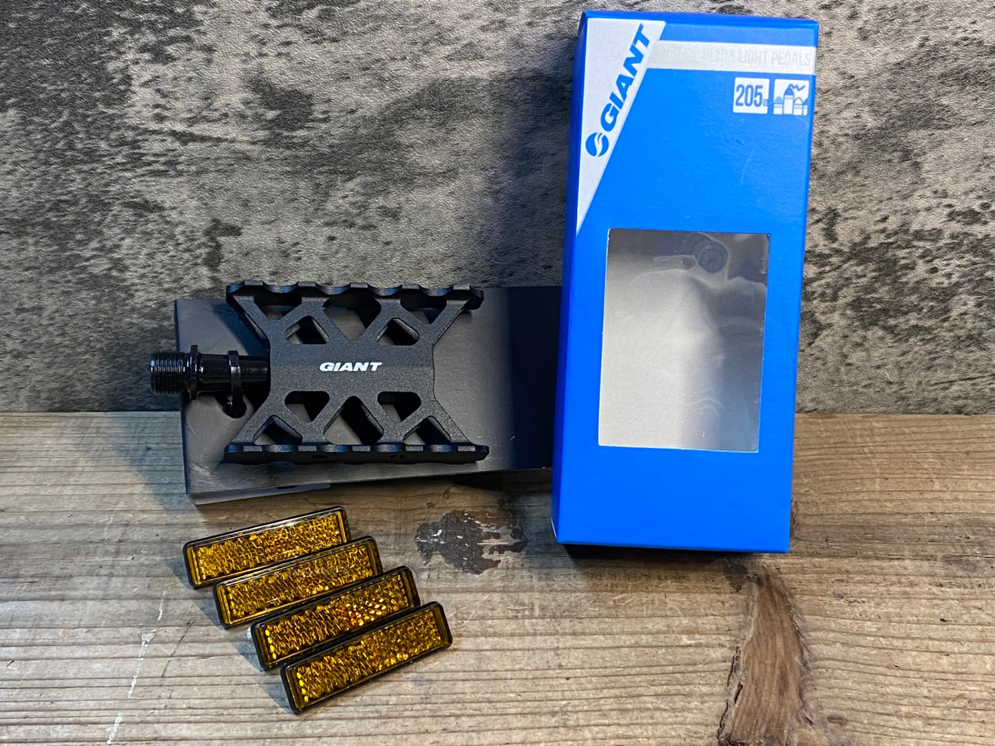 IV842 ジャイアント GIANT ULTRA LIGHT PEDAL フラットペダル 黒