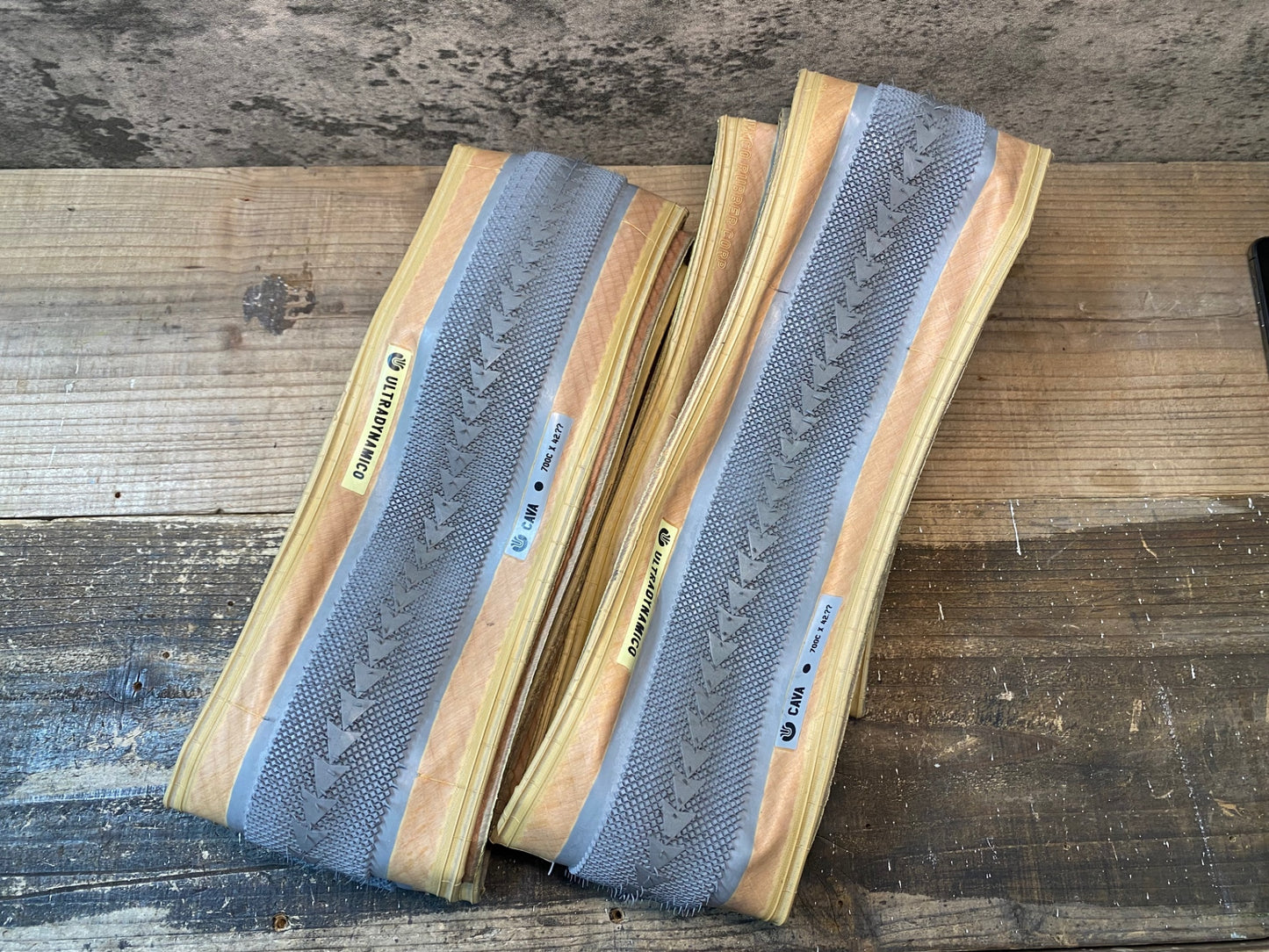 IT606 ウルトラダイナミコ ULTRADYNAMICO CAVA 700x42 タイヤ 2本セット