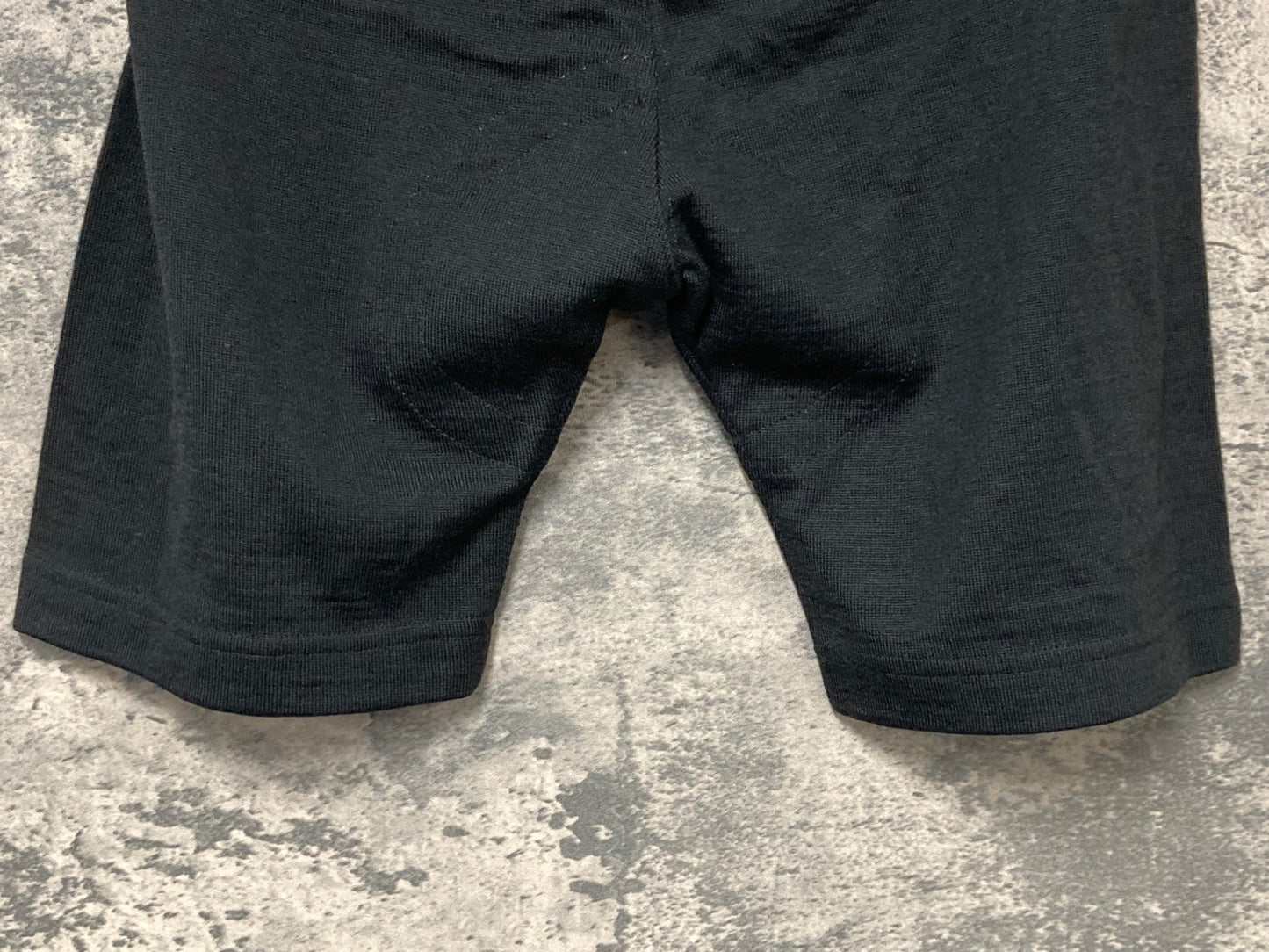 IU107 W CLASSICS ハーフパンツ 黒 XL