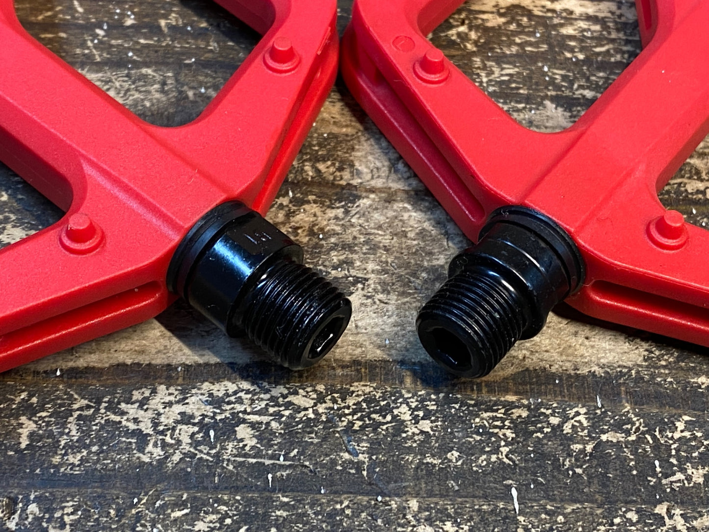 IV844 ジャイアント GIANT PINNER COMP フラットペダル 赤