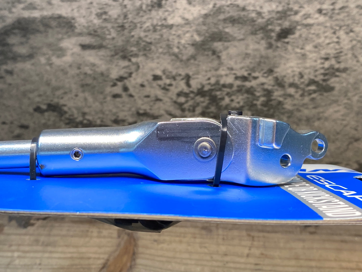 IV989 ジャイアント GIANT ESCAPE QR KICKSTAND