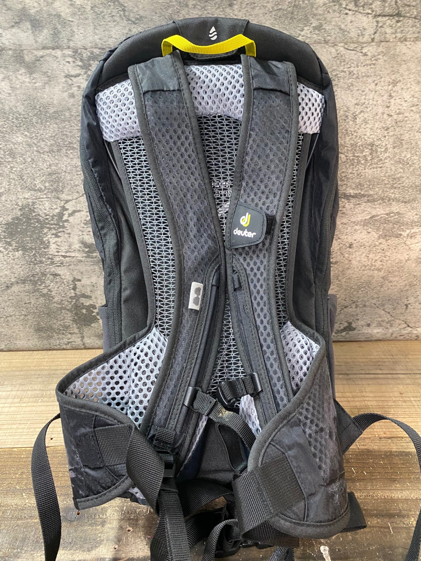IQ988 ドイター deuter レース Race EXP AIR 14+3 リュック バックパック 黒