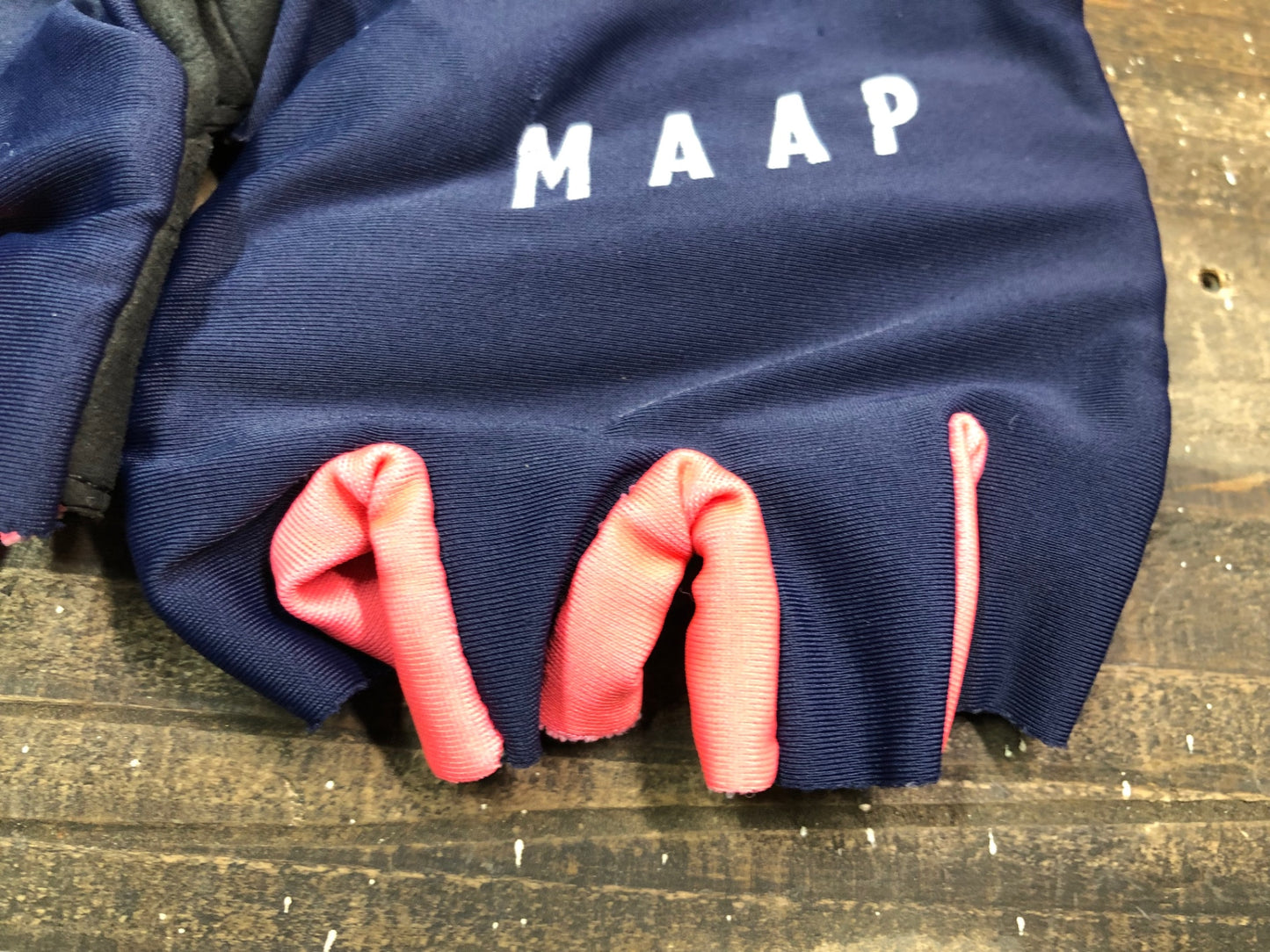 IO189 マープ MAAP 指切り グローブ 紺 ピンク M
