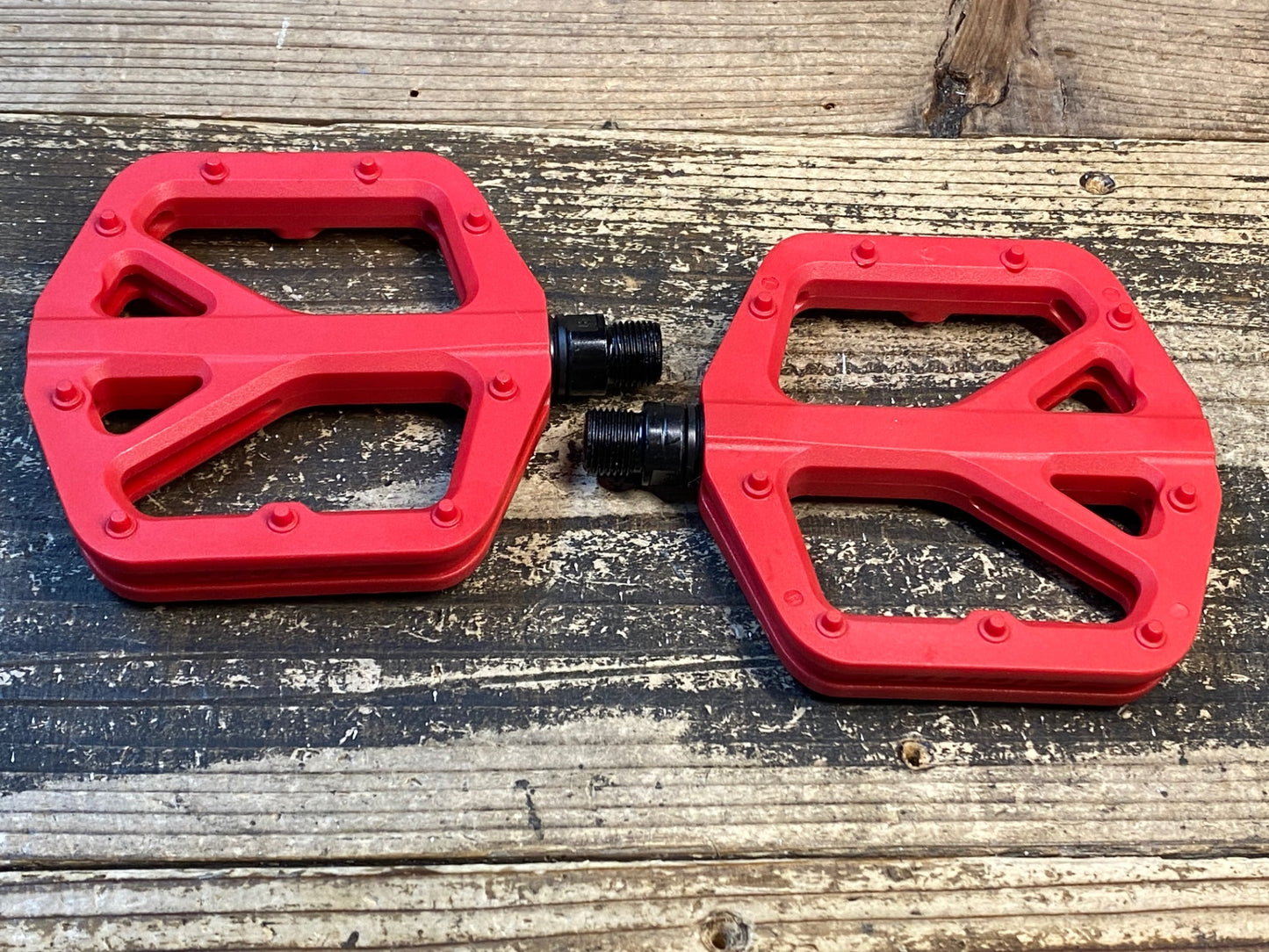 IV844 ジャイアント GIANT PINNER COMP フラットペダル 赤