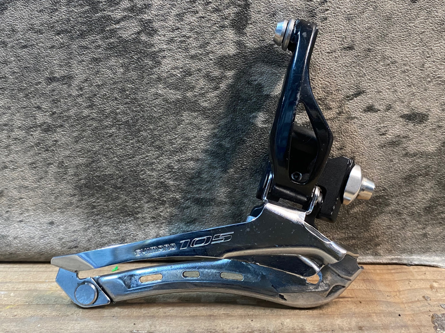 IU915 シマノ SHIMANO 105 FD-5800 フロントディレイラー 2S 直付け ※スキッドプレート欠品