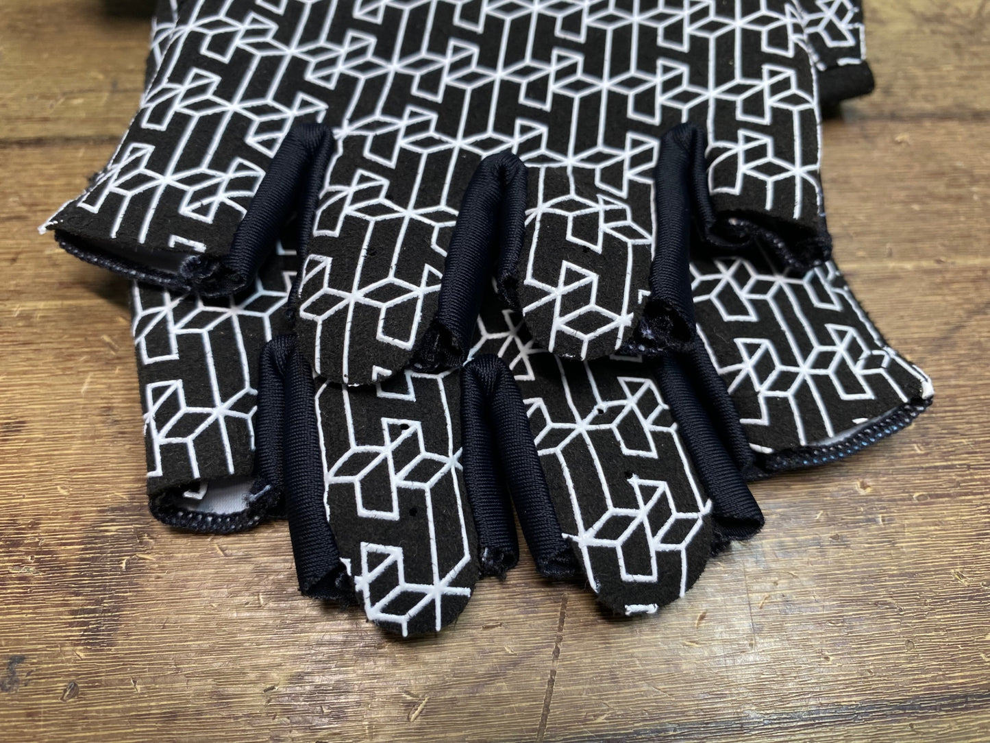 JB091 ハンドスケ HANDSKE 指切り グローブ 黒 L